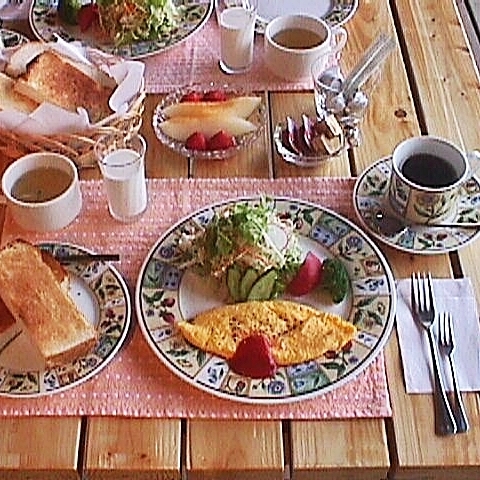 ≪朝食付き≫厚切りのトースト＆地物野菜と自家製オムレツ♪テラスの朝食は最高！1泊朝食付プラン