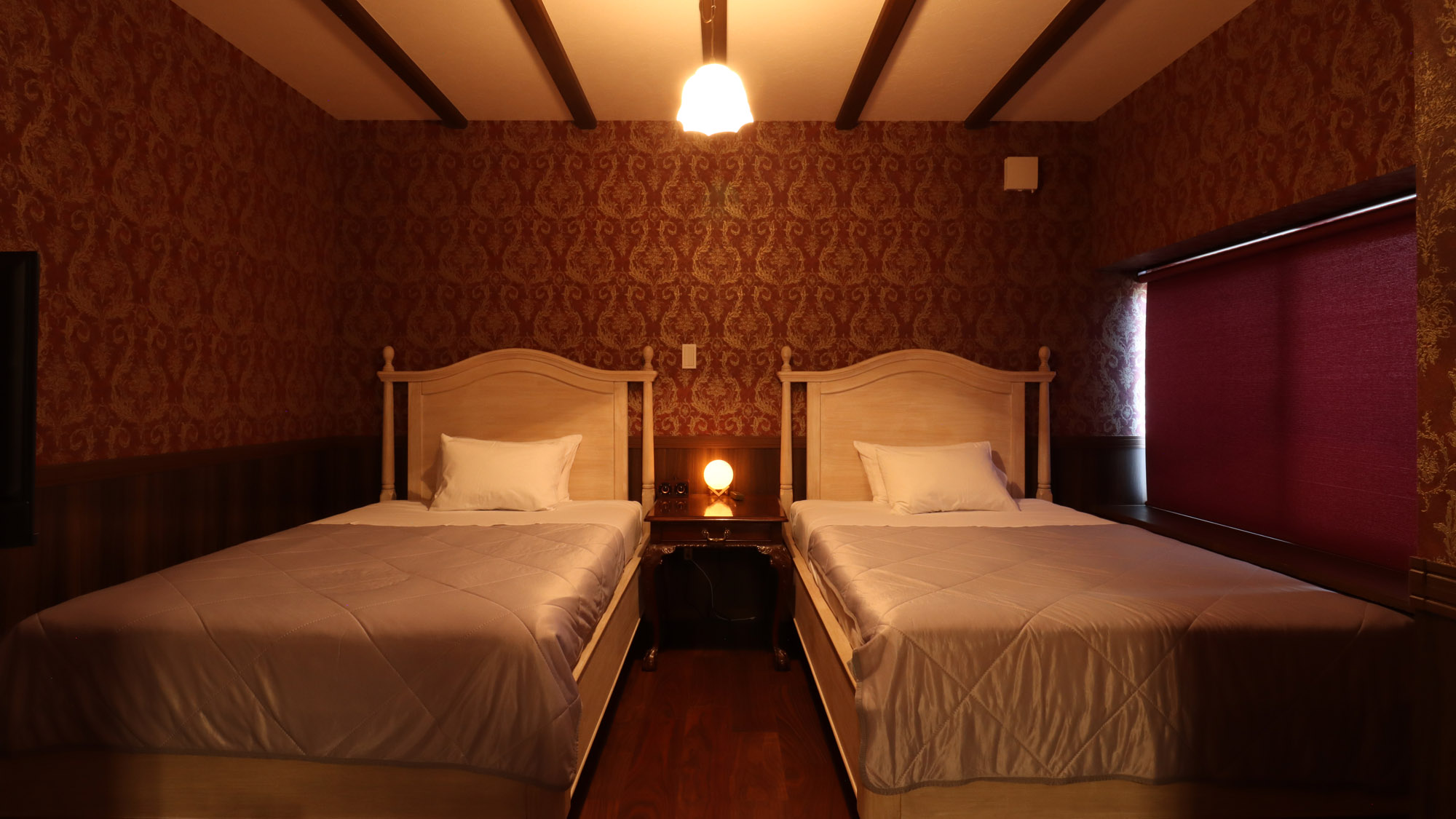 【アンティーク】クラシカルな趣に包まれて、静かな夜を過ごすツインルーム