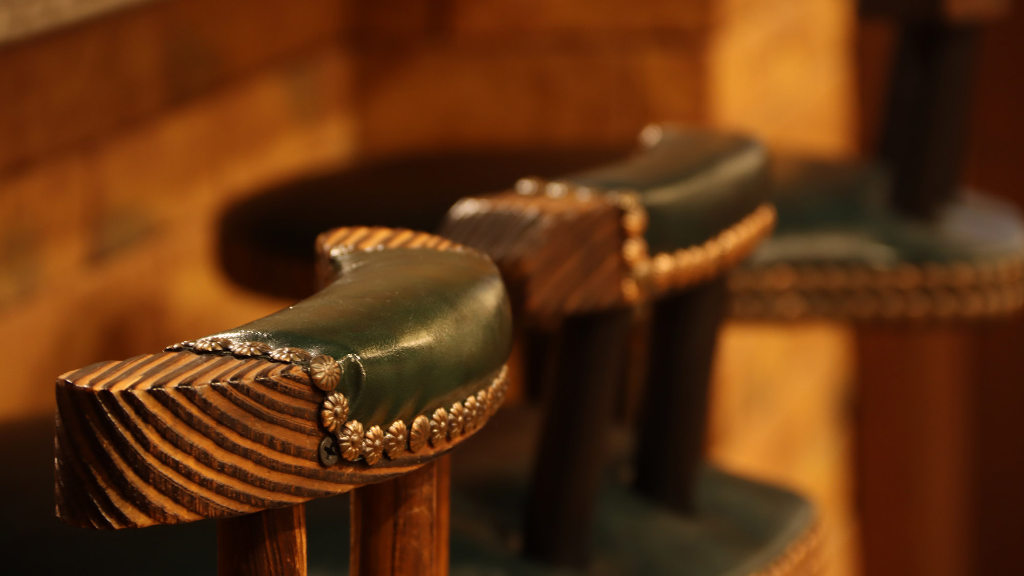 レストラン　レトロでアンティークな家具も見どころ