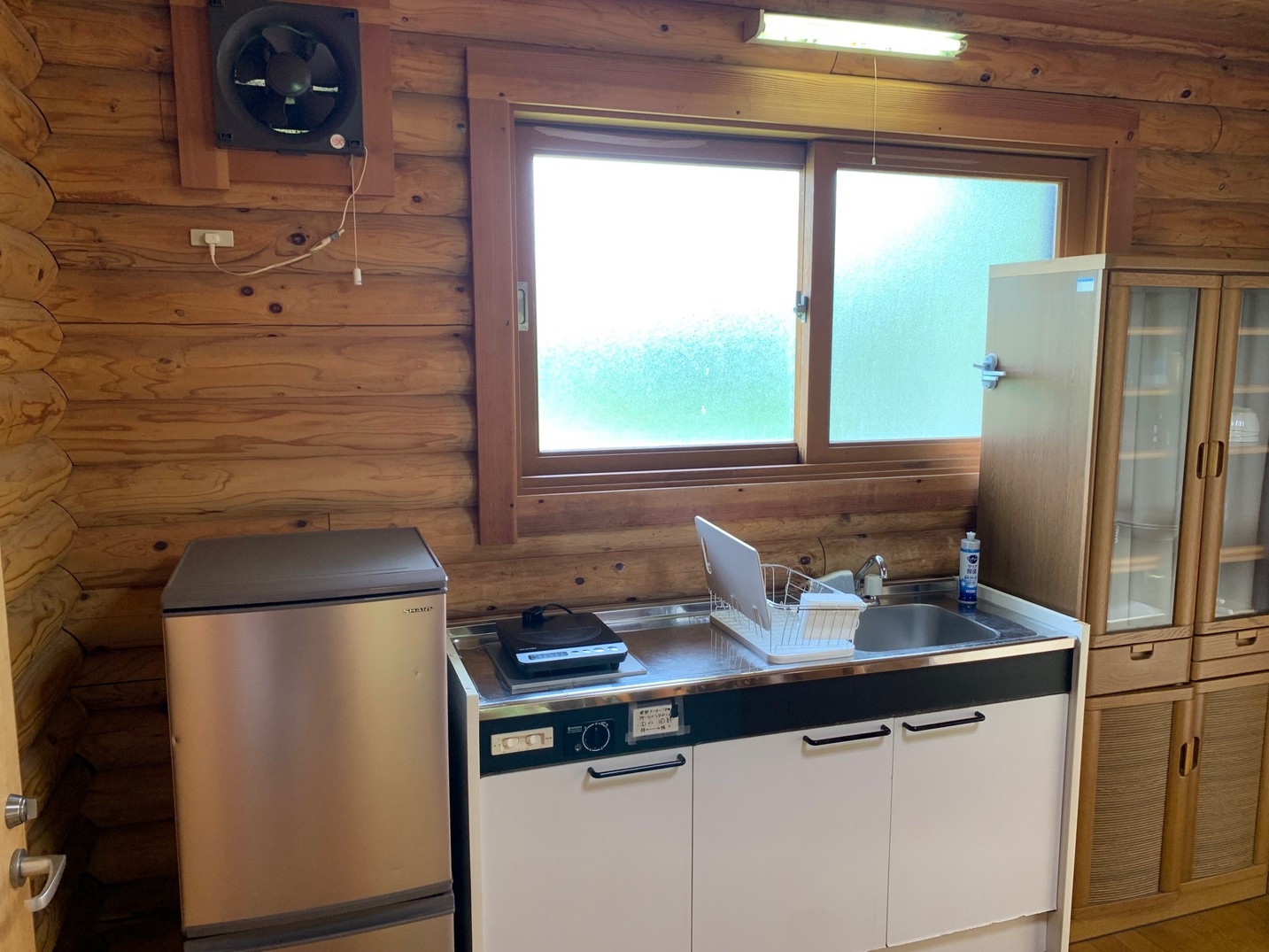 【一棟貸切】木の温もりを感じるログハウス調のロフト付きコテージでの宿泊！！（素泊まり）