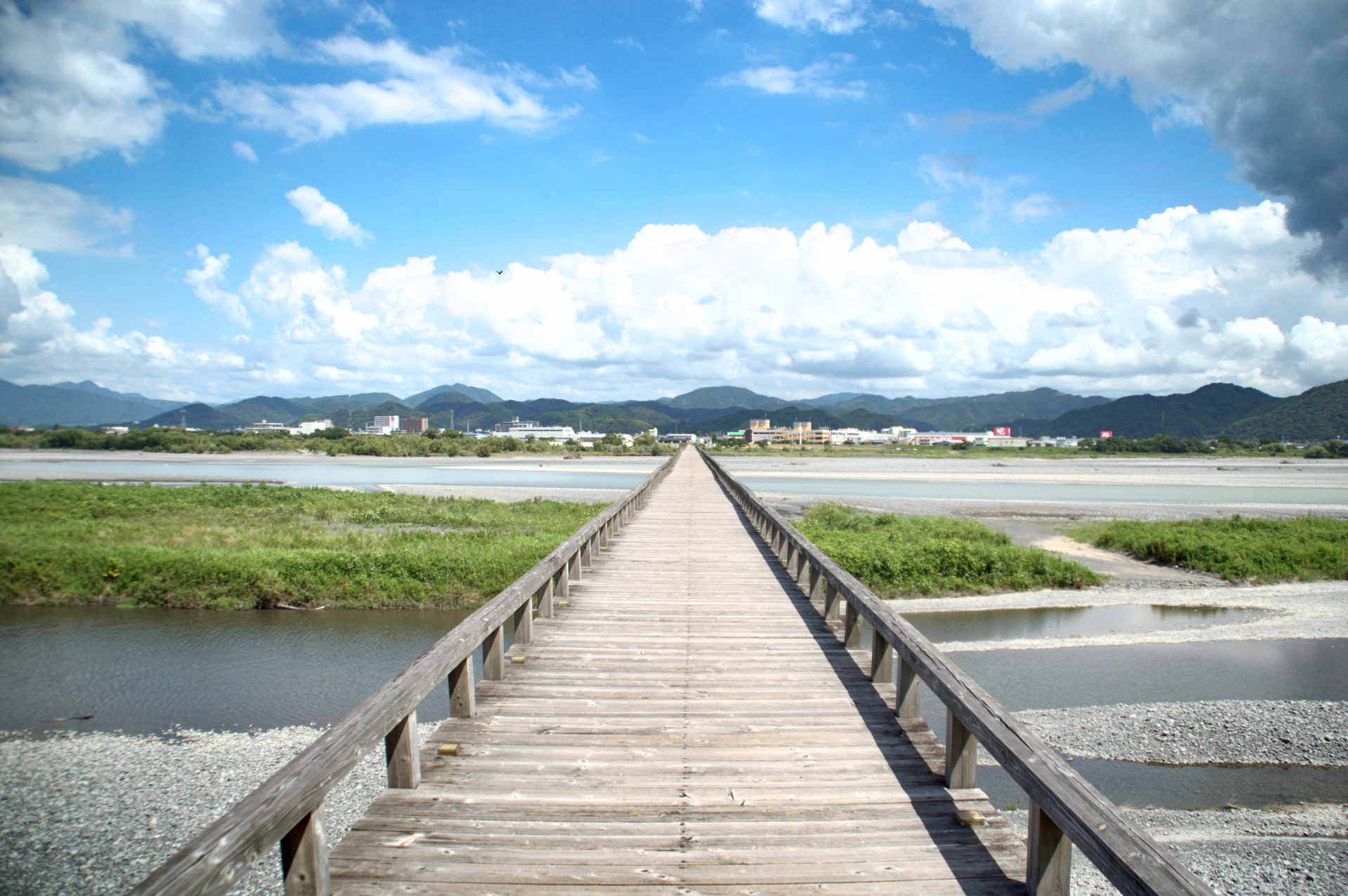 世界一長い木の橋「蓬莱橋」