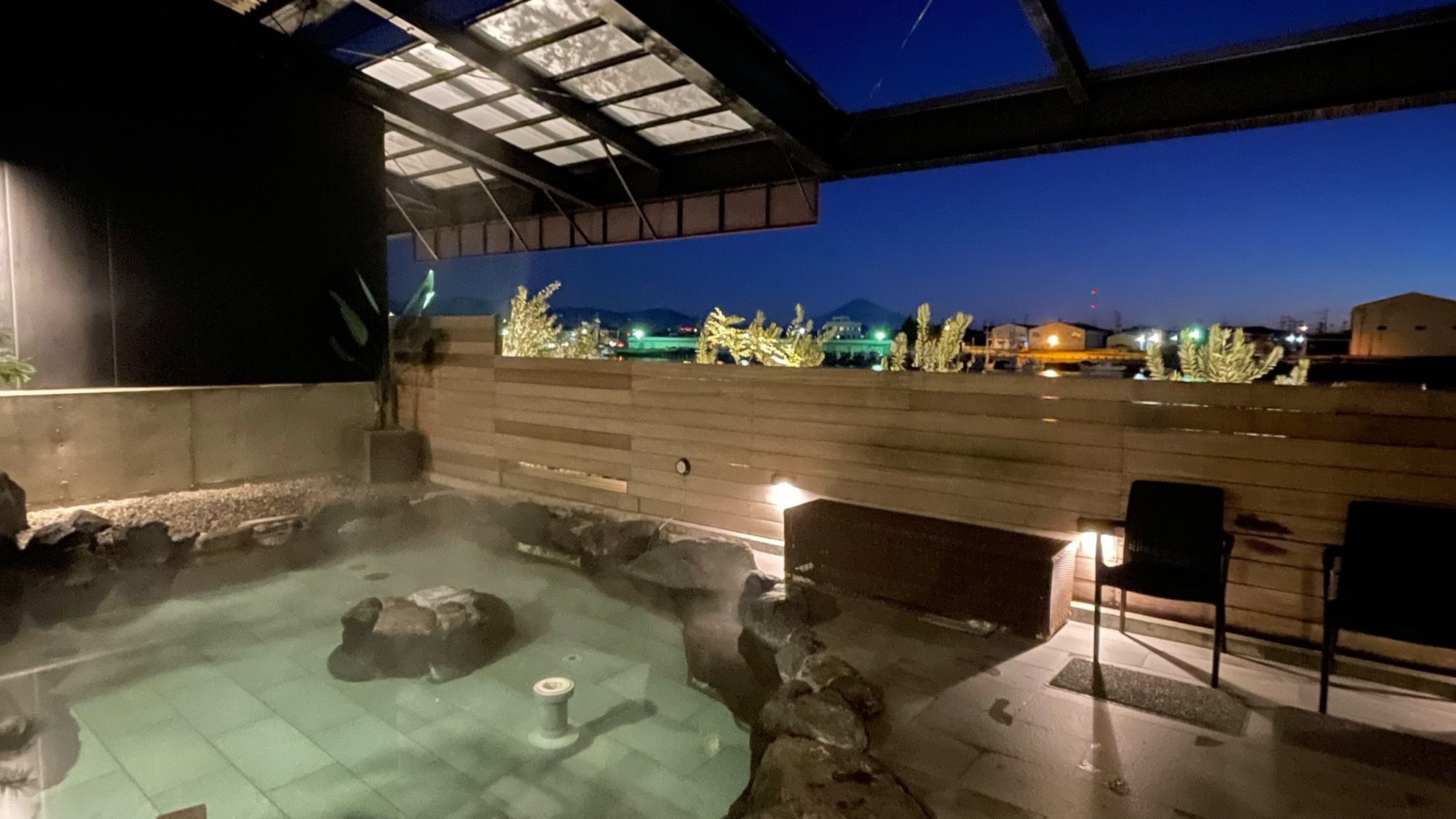オールインクルーシブ【24時間飲み放題】〜温泉入り放題＋夕・朝・昼食付＋レイトアウト＋お土産ビール付
