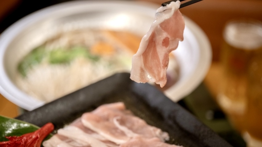 ★【夕食付き】与那国産の島唐辛子と県産あぐー豚を自家製キムチのピリ辛鍋で堪能プラン