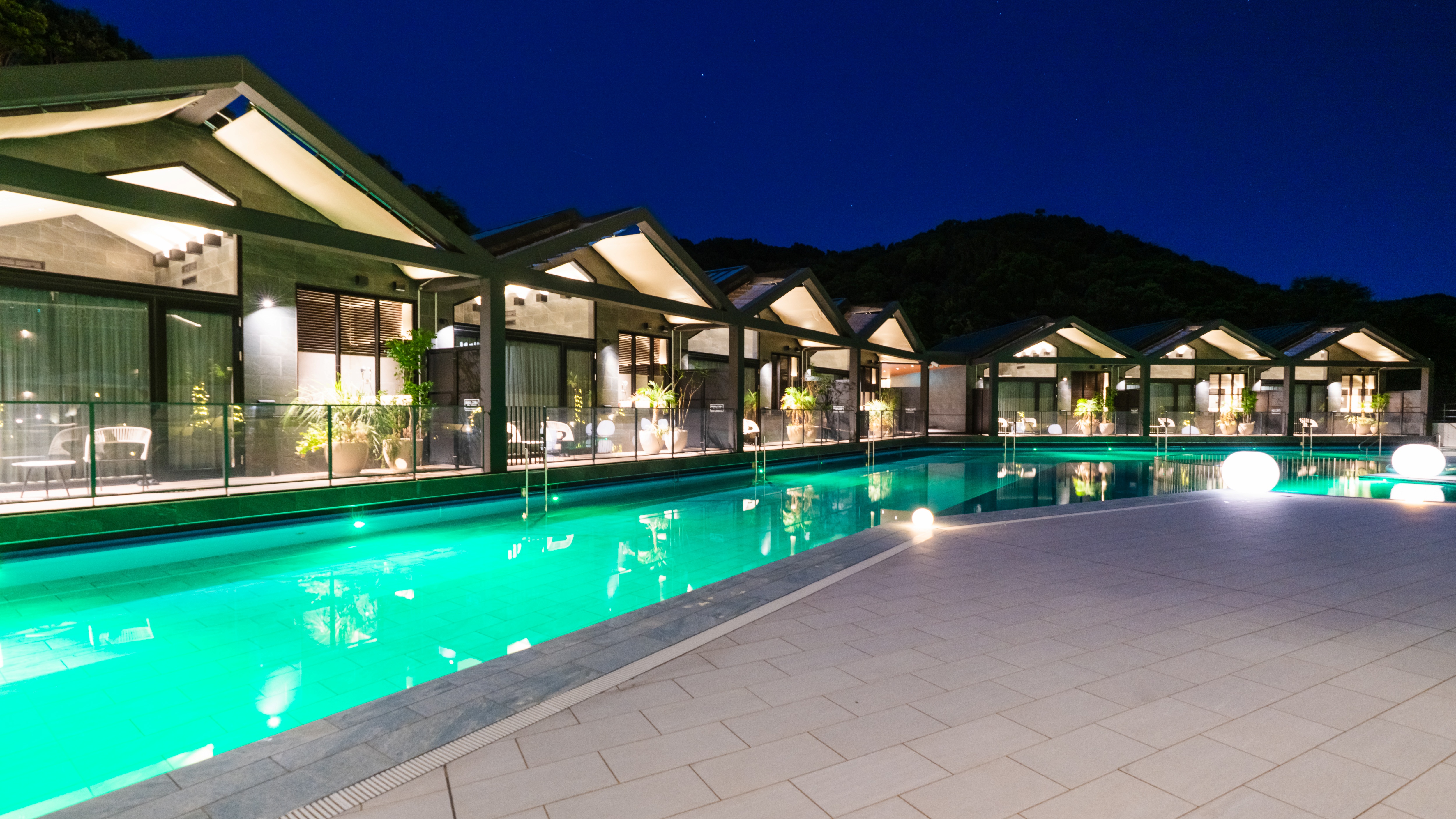 【プール】南紀白浜初の温泉温水プールです。