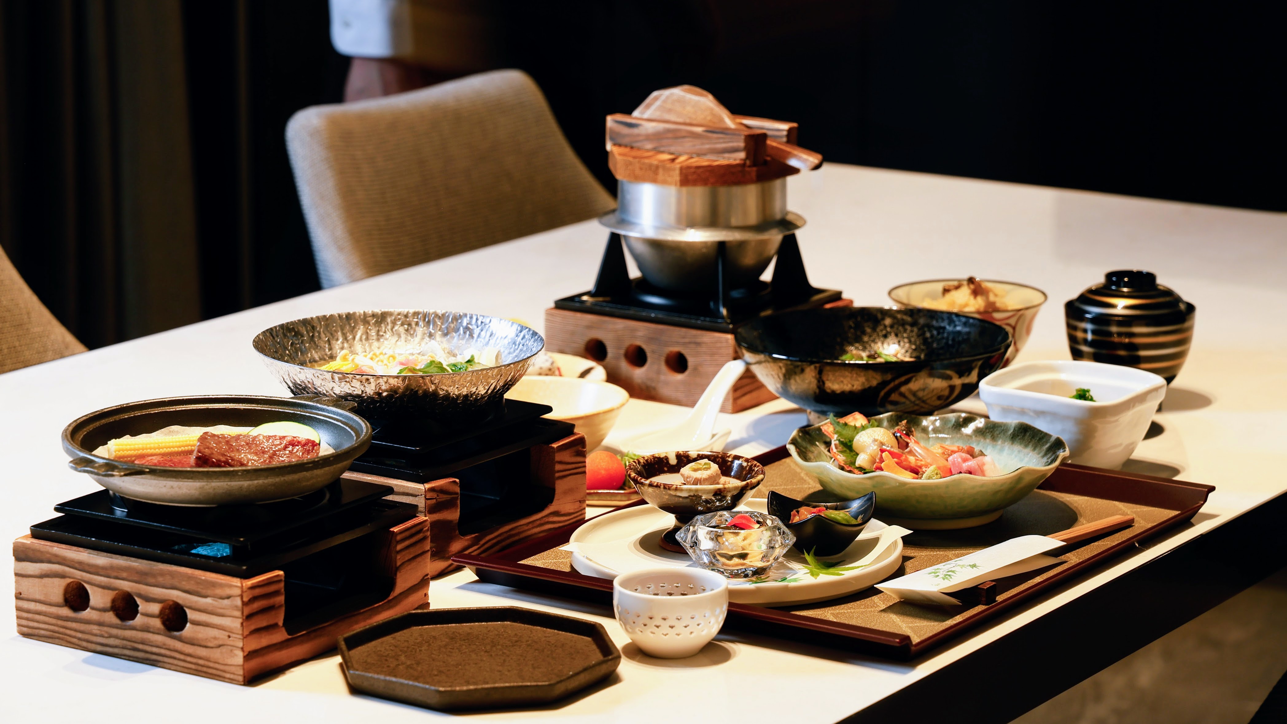 【夕食一例】料理長が厳選した南紀白浜四季折々の 高級食材をお楽しみください。