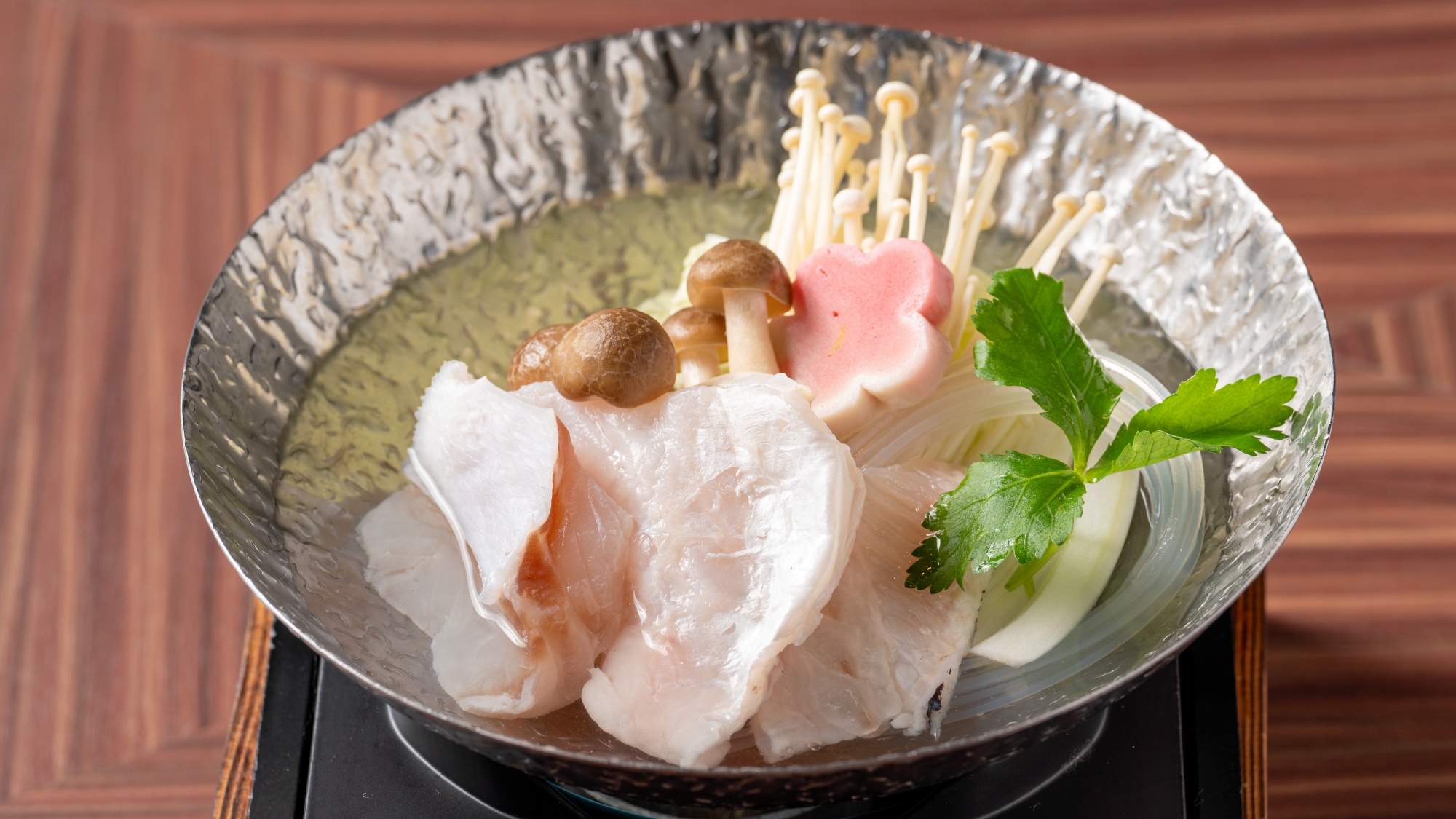 【夕食一例】南紀白浜の高級食材を会席料理でお楽しみいただけます。