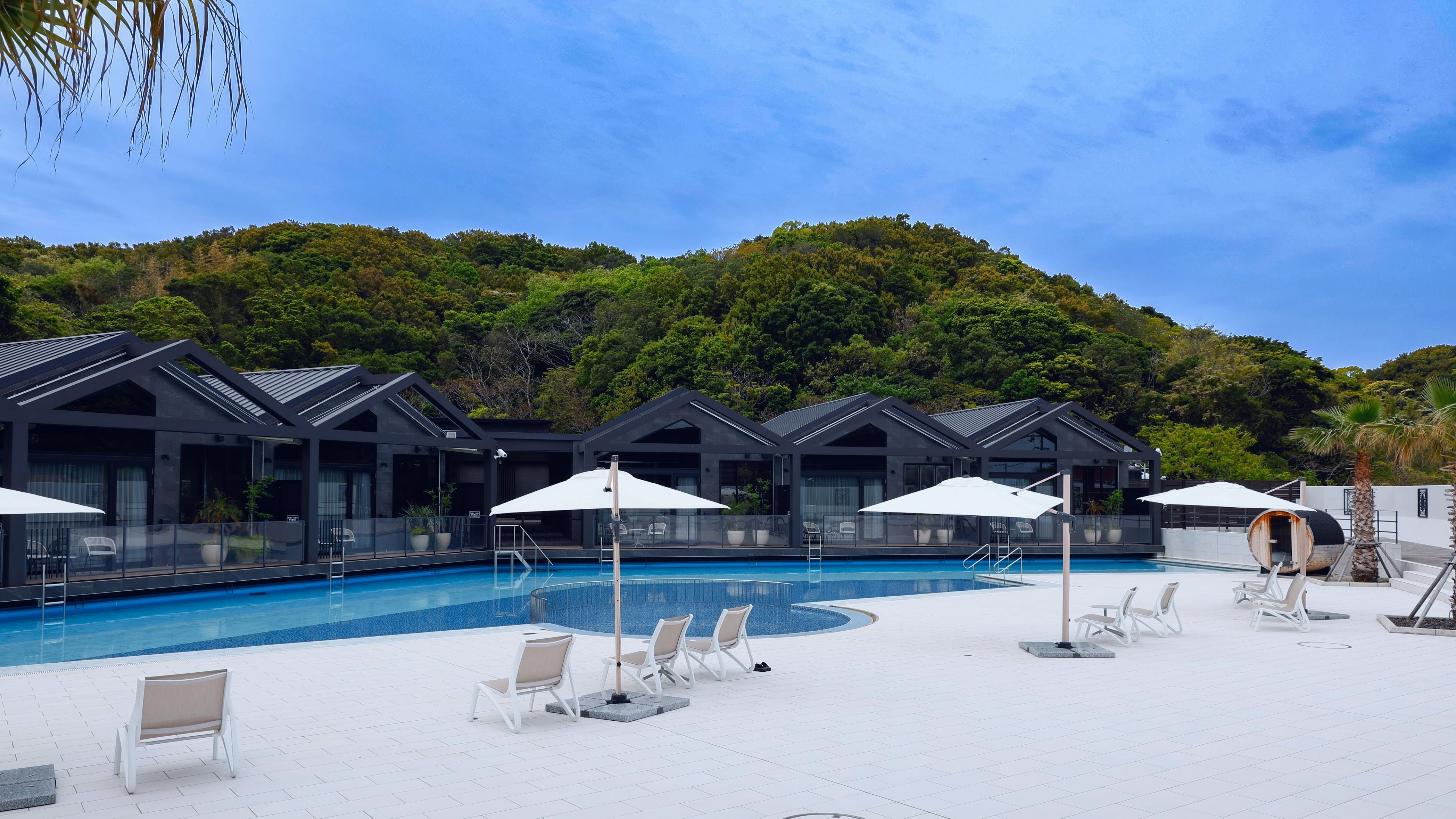 【プール】南紀白浜初の温泉温水プールです。