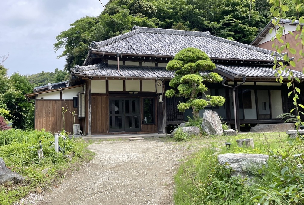 キャンプ気分、森林浴、焚火、BBQ、欲張さん【レイトチャックアウト】快適フルリノベーション古民家宿　