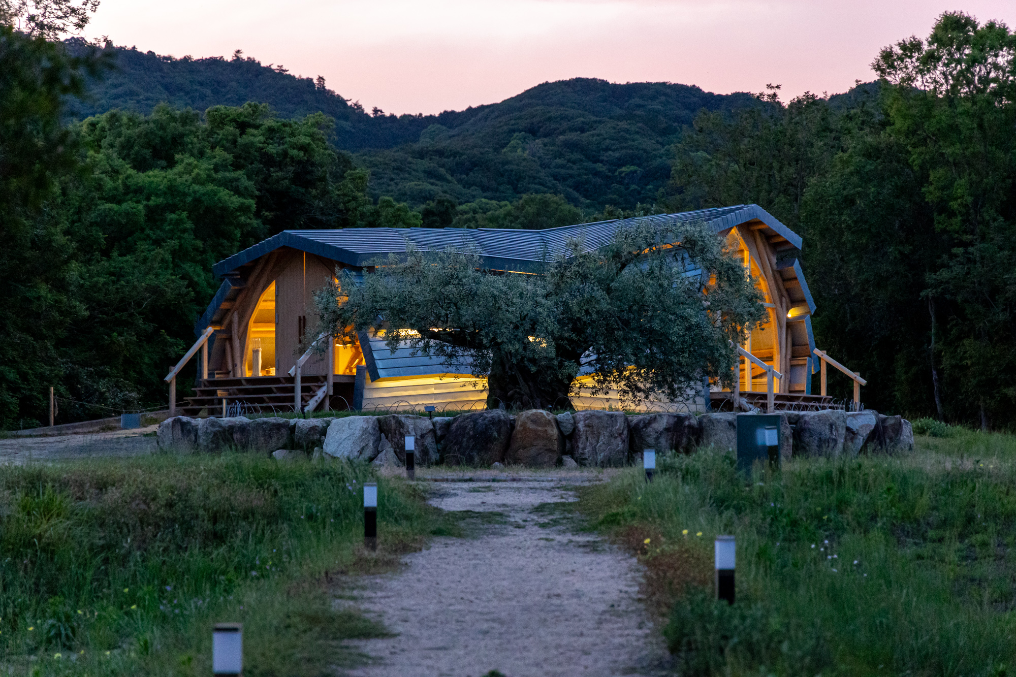 The GATE LOUNGE　夜