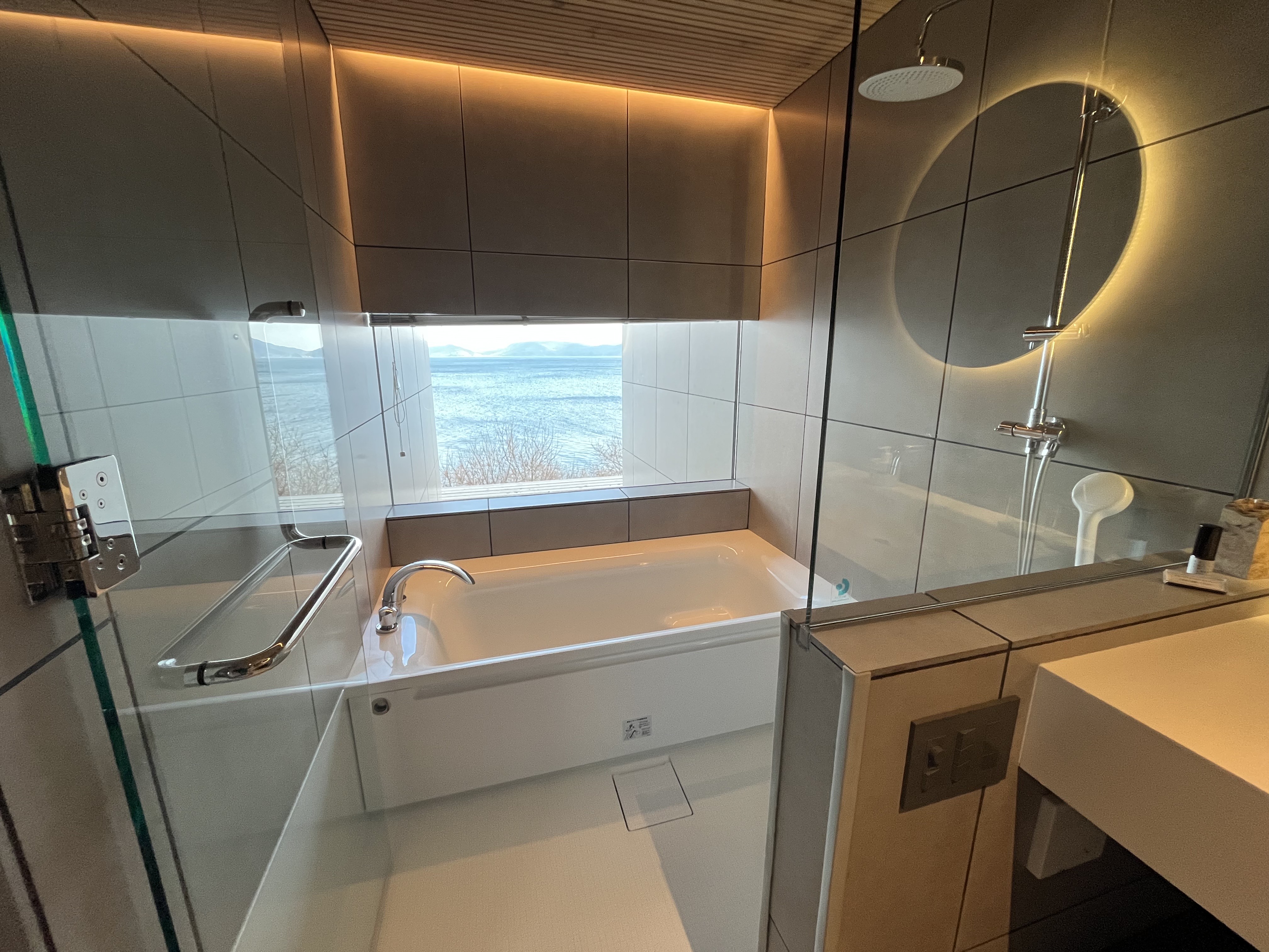 ミッション客室 バスルーム1