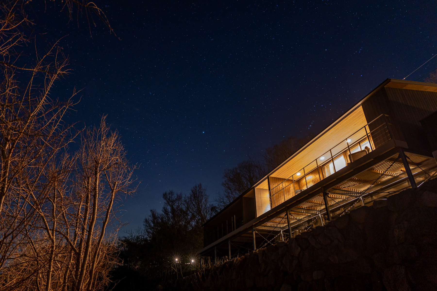 The STAY　外観（夜景）