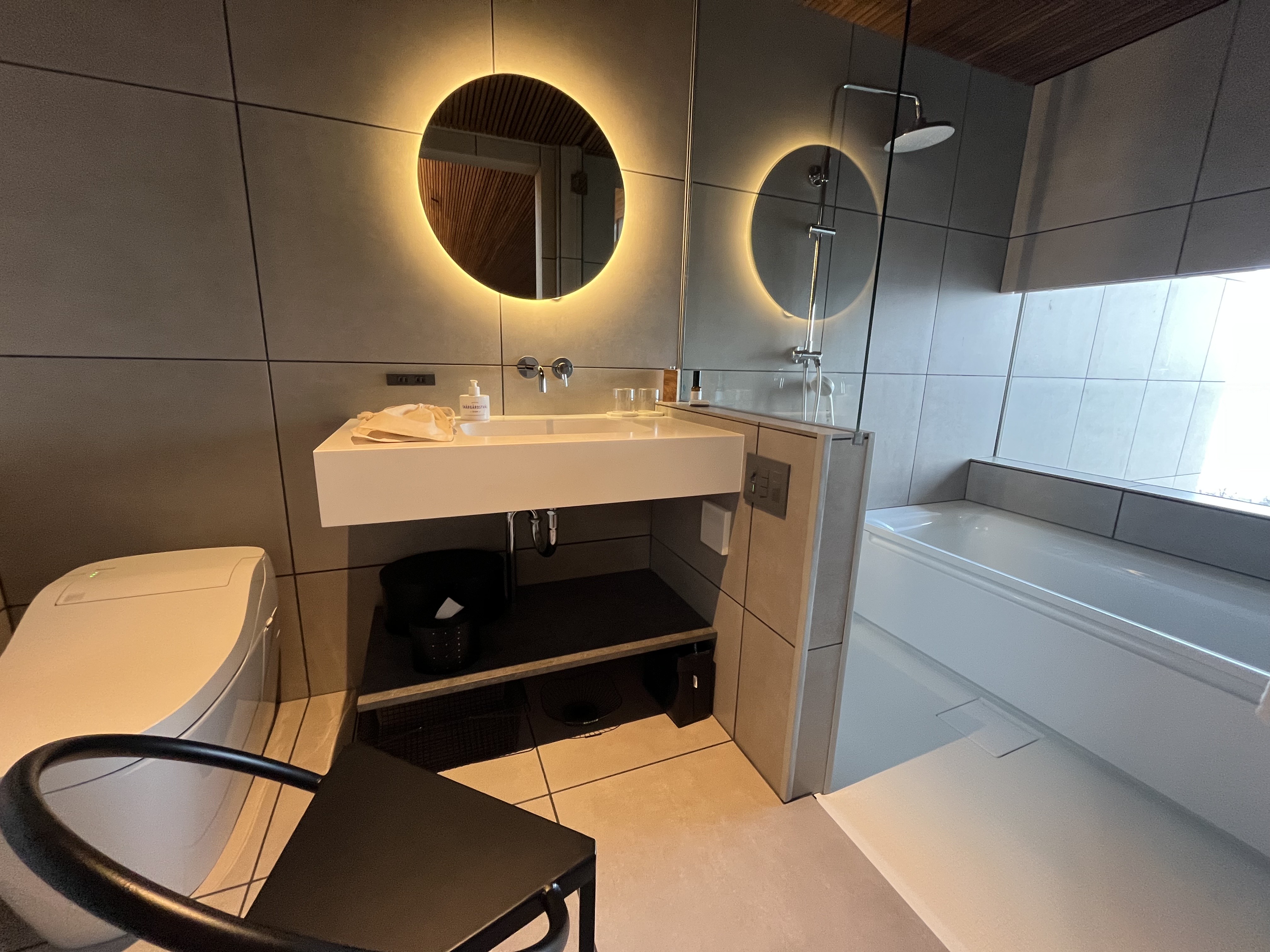 ルッカ客室 バスルーム1