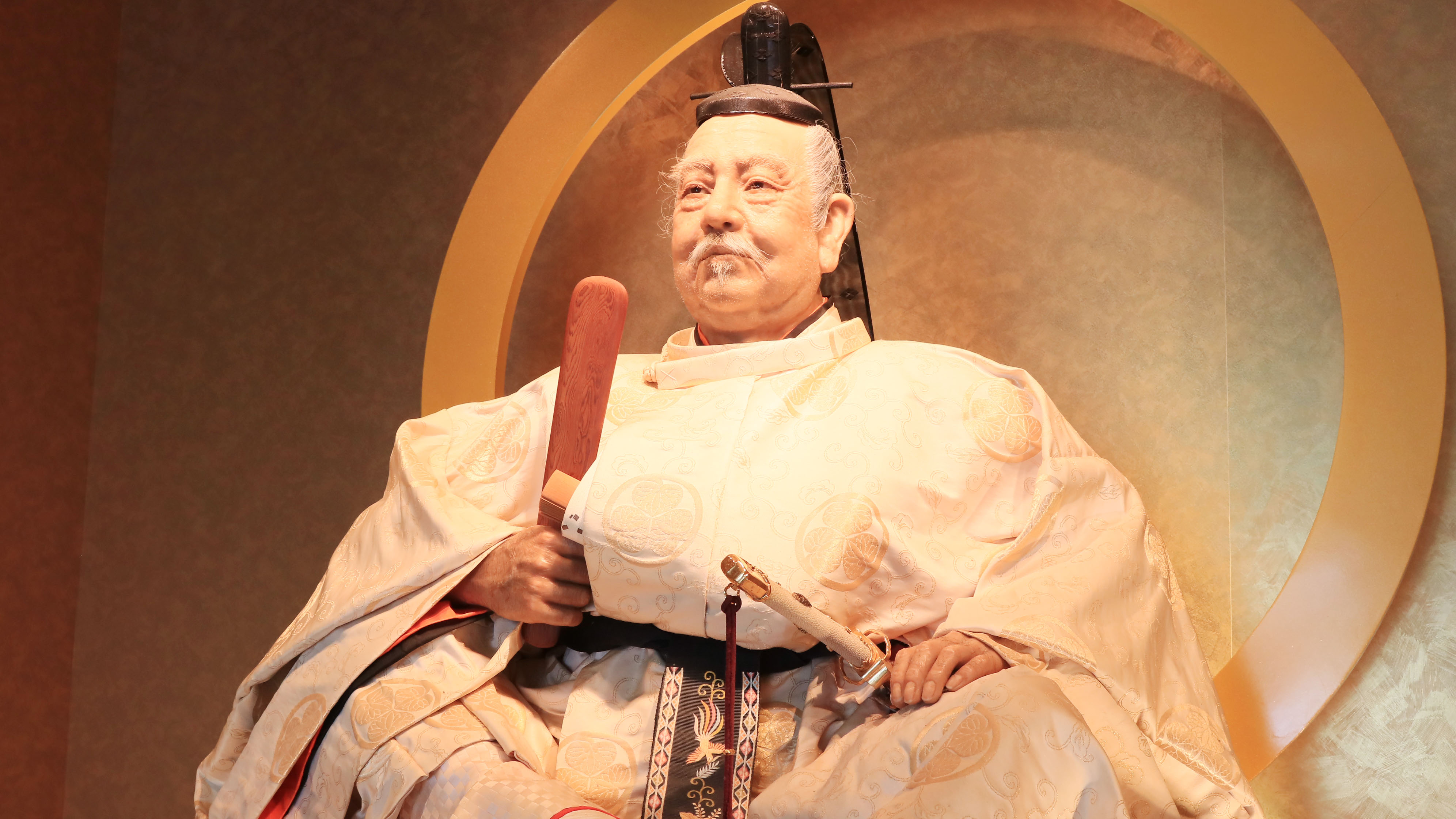 徳川家康ミュージアム　平和の象徴として佇む家康公