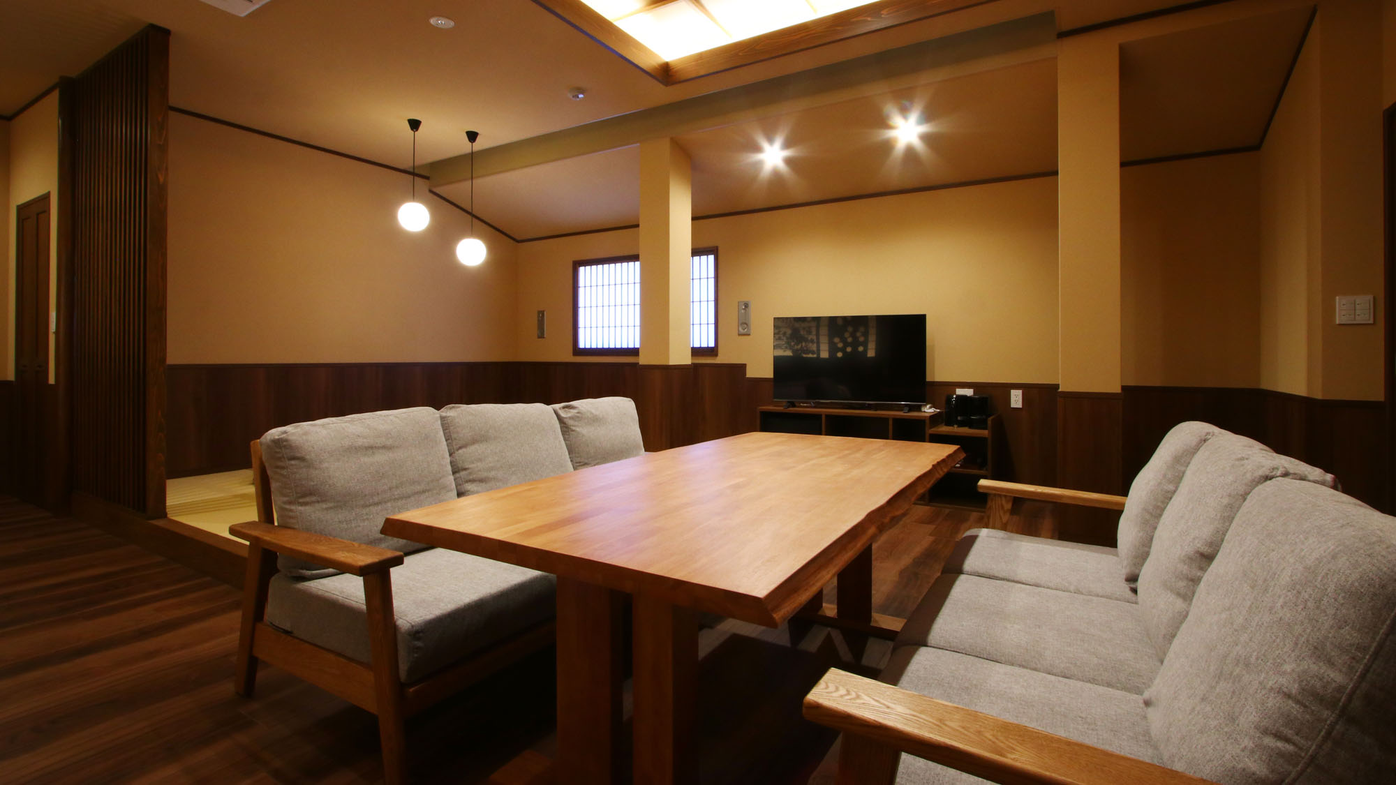 影月亭-漆-■穏やかな灯りと木のぬくもりのブラウンカラーのお部屋