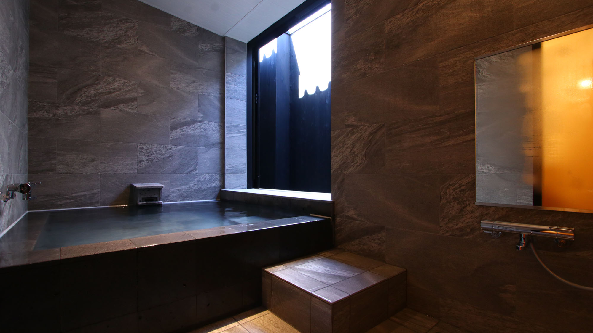 影月亭-捌-■富士山熔岩半露天風呂