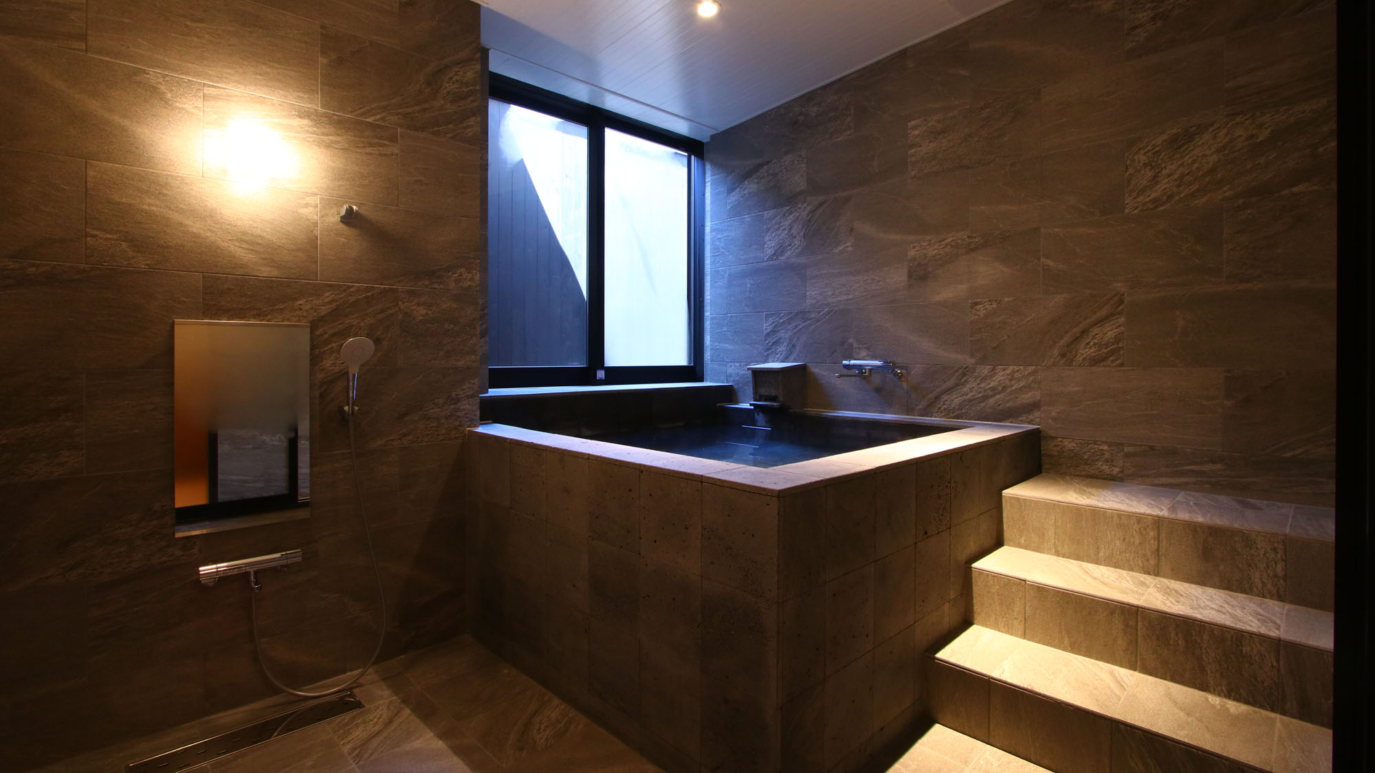 影月亭-漆-■富士山熔岩半露天風呂