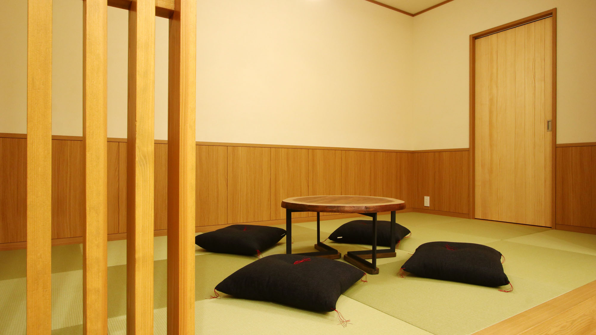 影月亭-捌-■語らいを囲むやわらかな畳間
