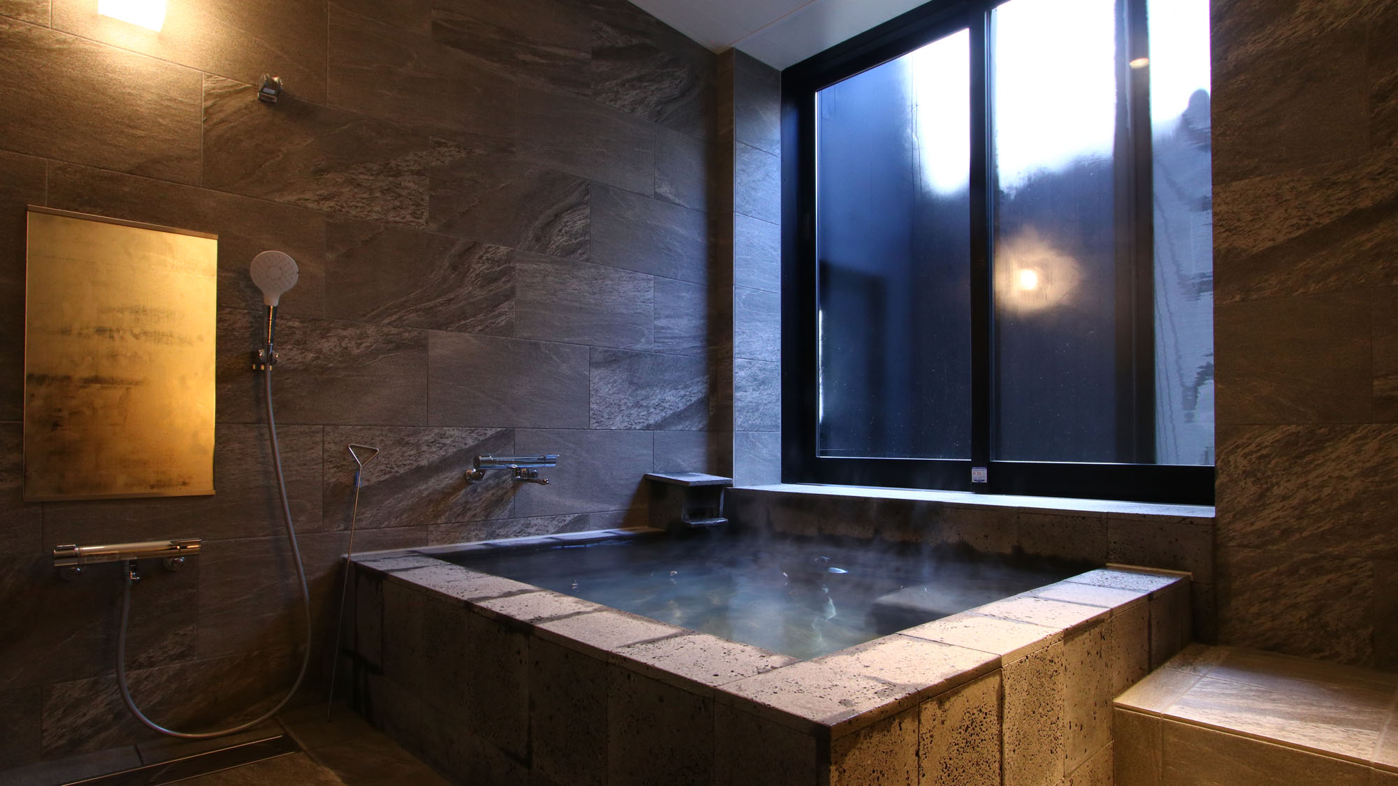 影月亭-玖-■富士山熔岩半露天風呂