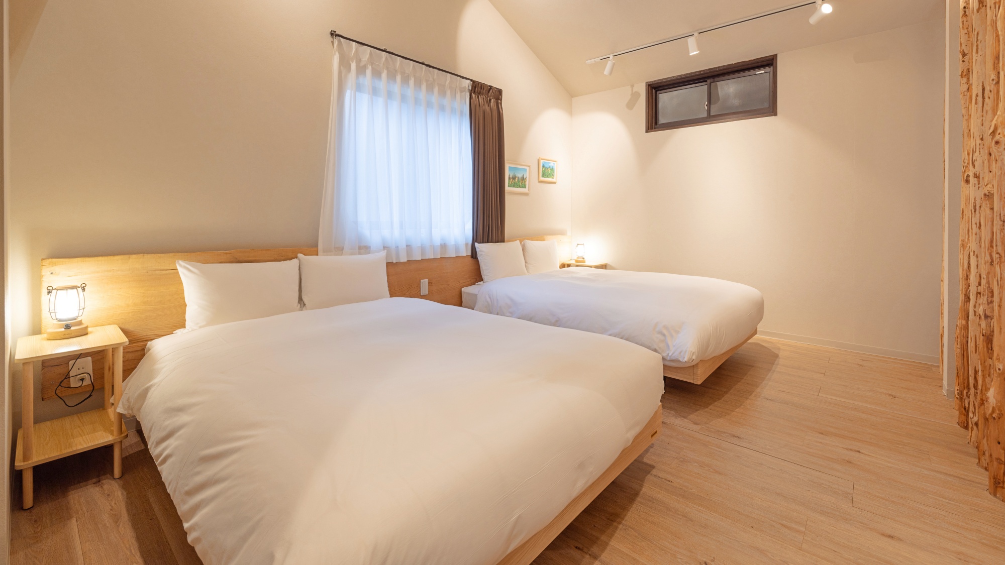 *【本館｜ファミリールーム森側／一例】森側に面したリラックスタイプのお部屋。小さなお子様連れに大人気