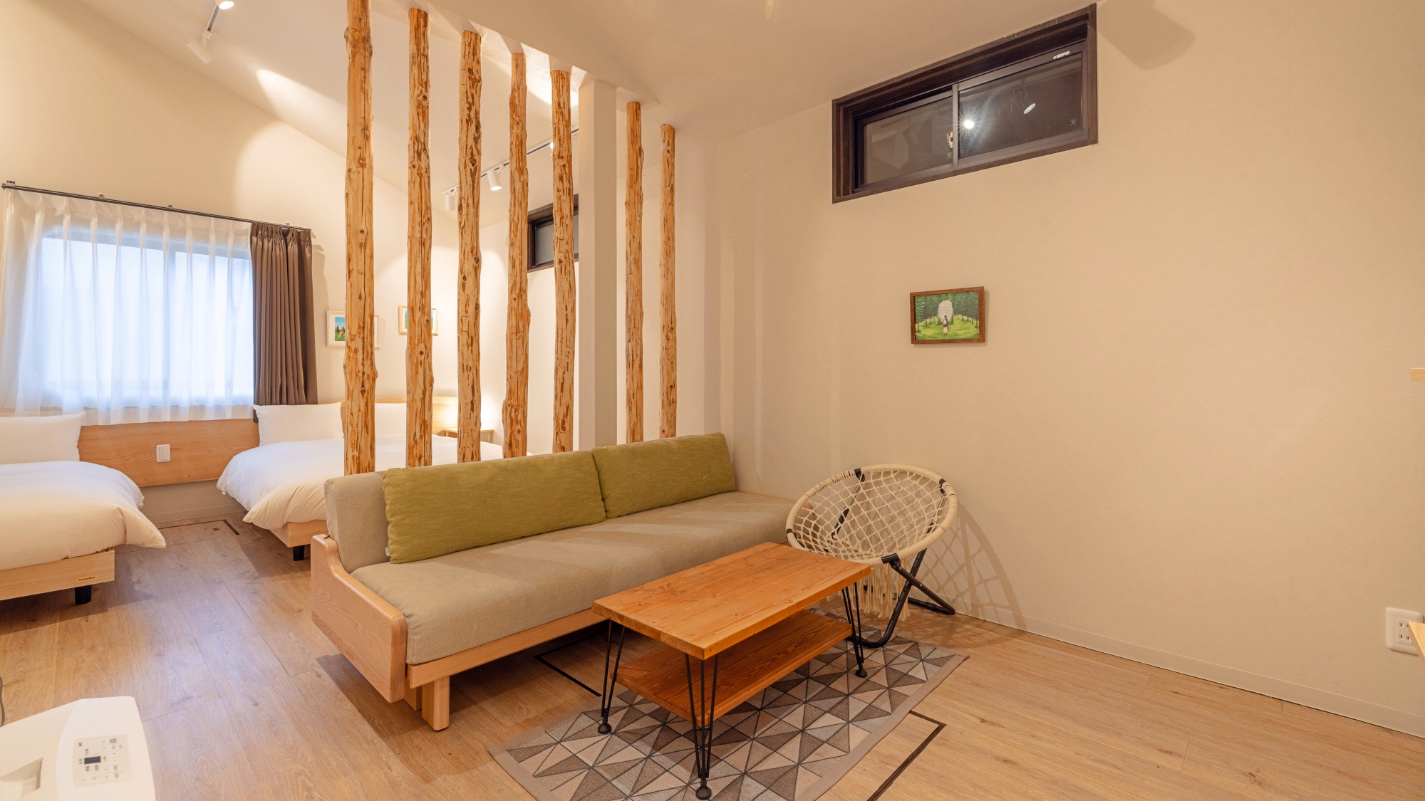 *【本館｜ファミリールーム森側／一例】森側に面したリラックスタイプのお部屋。小さなお子様連れに大人気