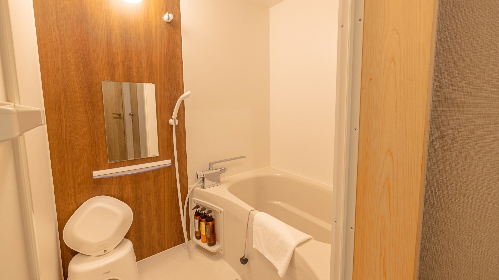 *【本館｜ファミリールーム森側／一例】洗面所、お風呂付。小さなお子様連れに大人気♪