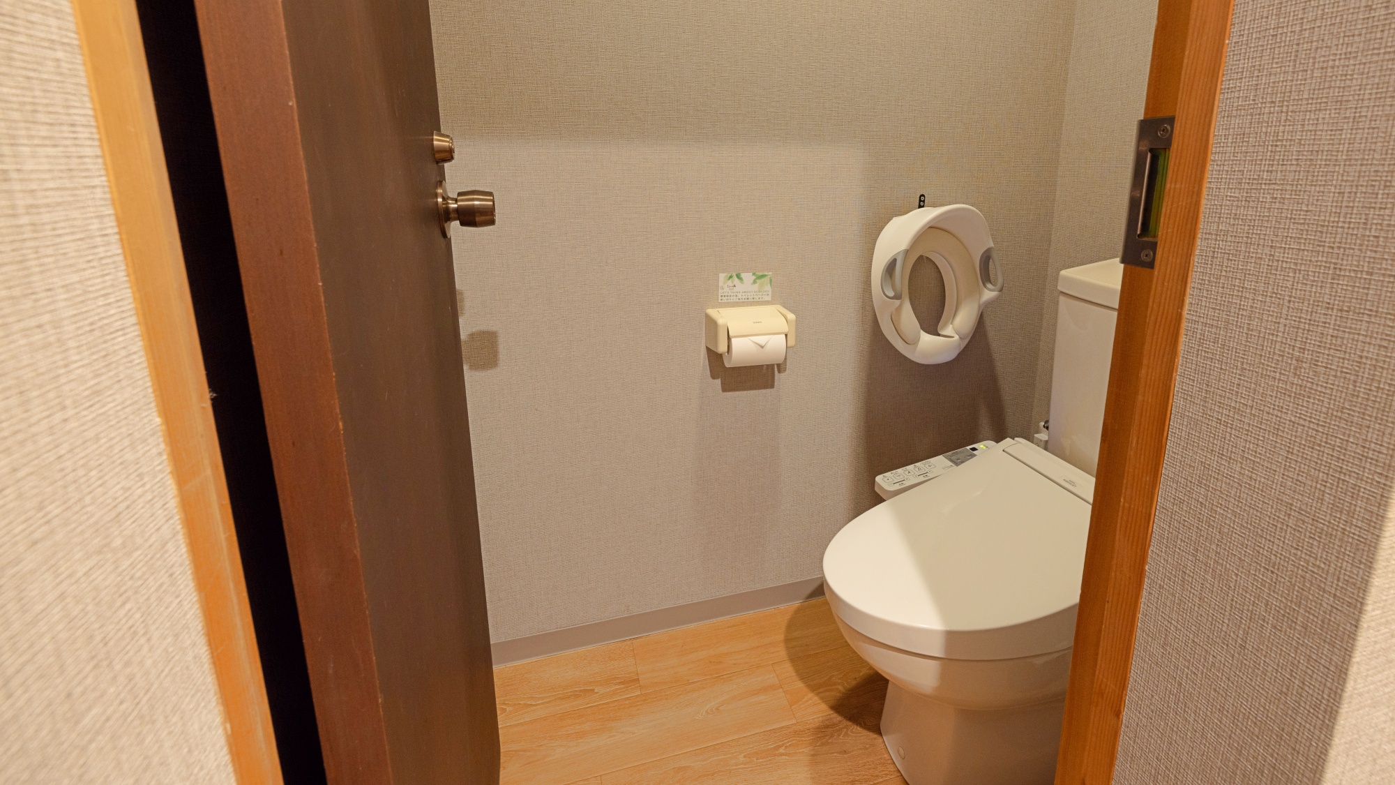 *【本館｜スタンダードツイン／一例】洗面所・トイレ付。カップル、小さなお子さまがいるファミリーに最適