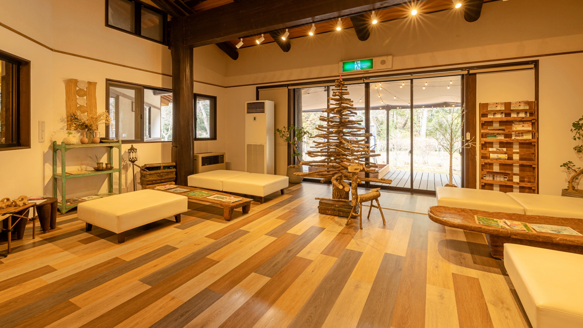 *【ラウンジ｜一例】ラウンジは休憩だけではなく、お子さまのあそびの場にもなります。