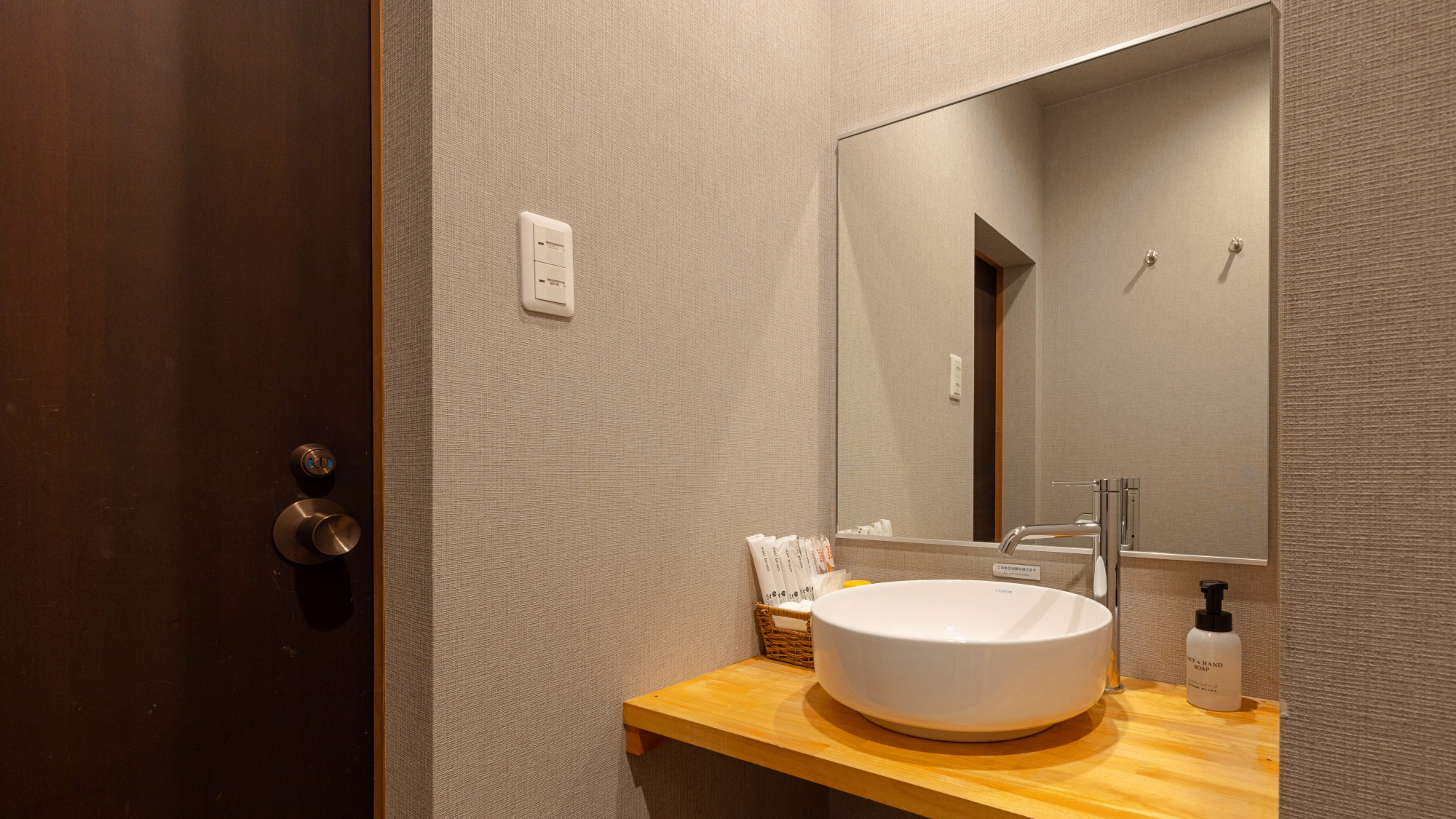 *【本館｜スタンダードツイン／一例】洗面所・トイレ付。カップル、小さなお子さまがいるファミリーに最適