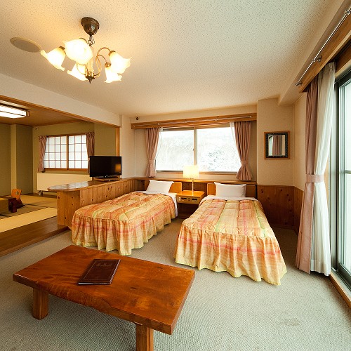 限定1室【特別展望室】志賀高原の自然を眺めるお部屋からの景色をお楽しみくださいませ。