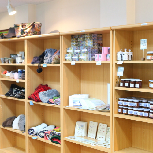 売店には冬の防寒グッズもありますので、ご利用ください。