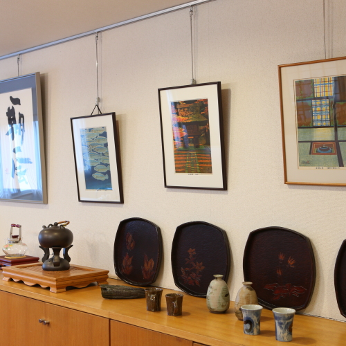 絵画や、書画など　有名作家の作品も。