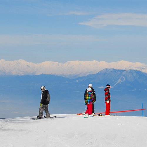志賀高原は国内最大級クラスのスノーリゾート！広大な景色の中、スキーが楽しめます。
