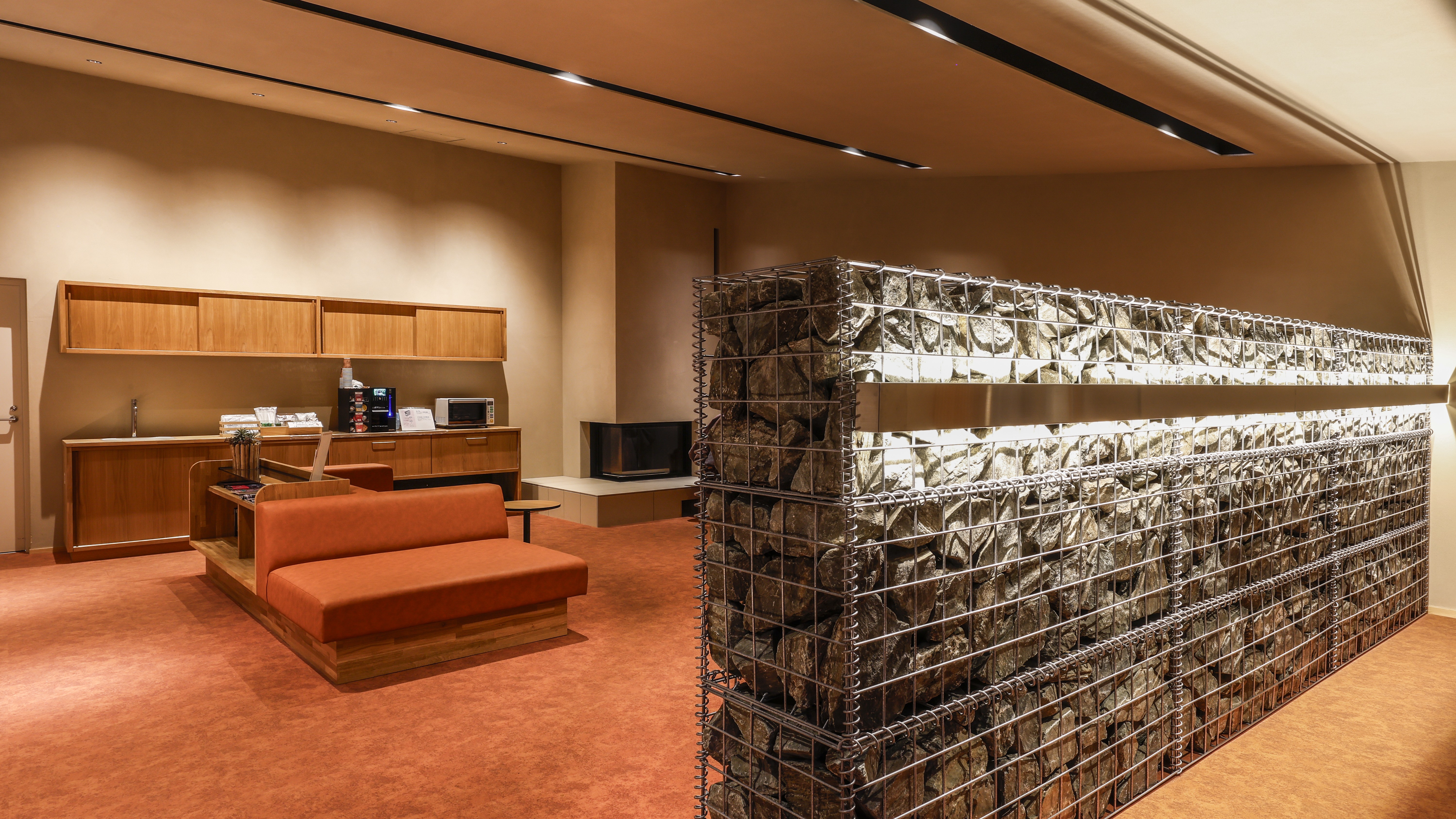 【宿泊者専用ラウンジ】選べる枕・作務衣、半纏等をご利用の場合はラウンジにご用意しております。