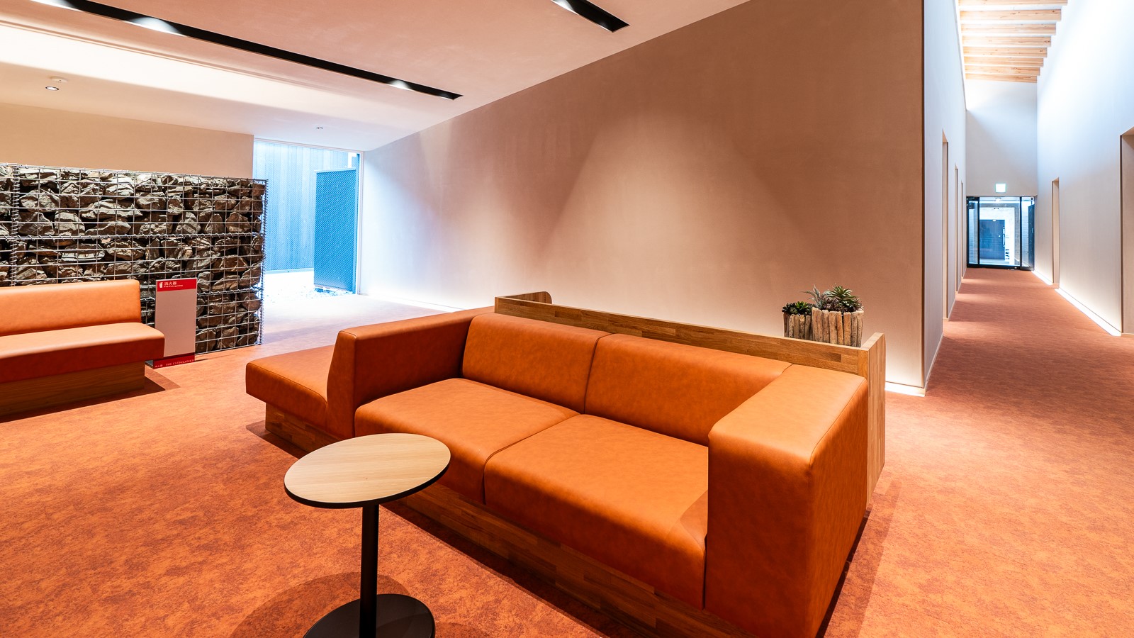 【宿泊者専用ラウンジ】