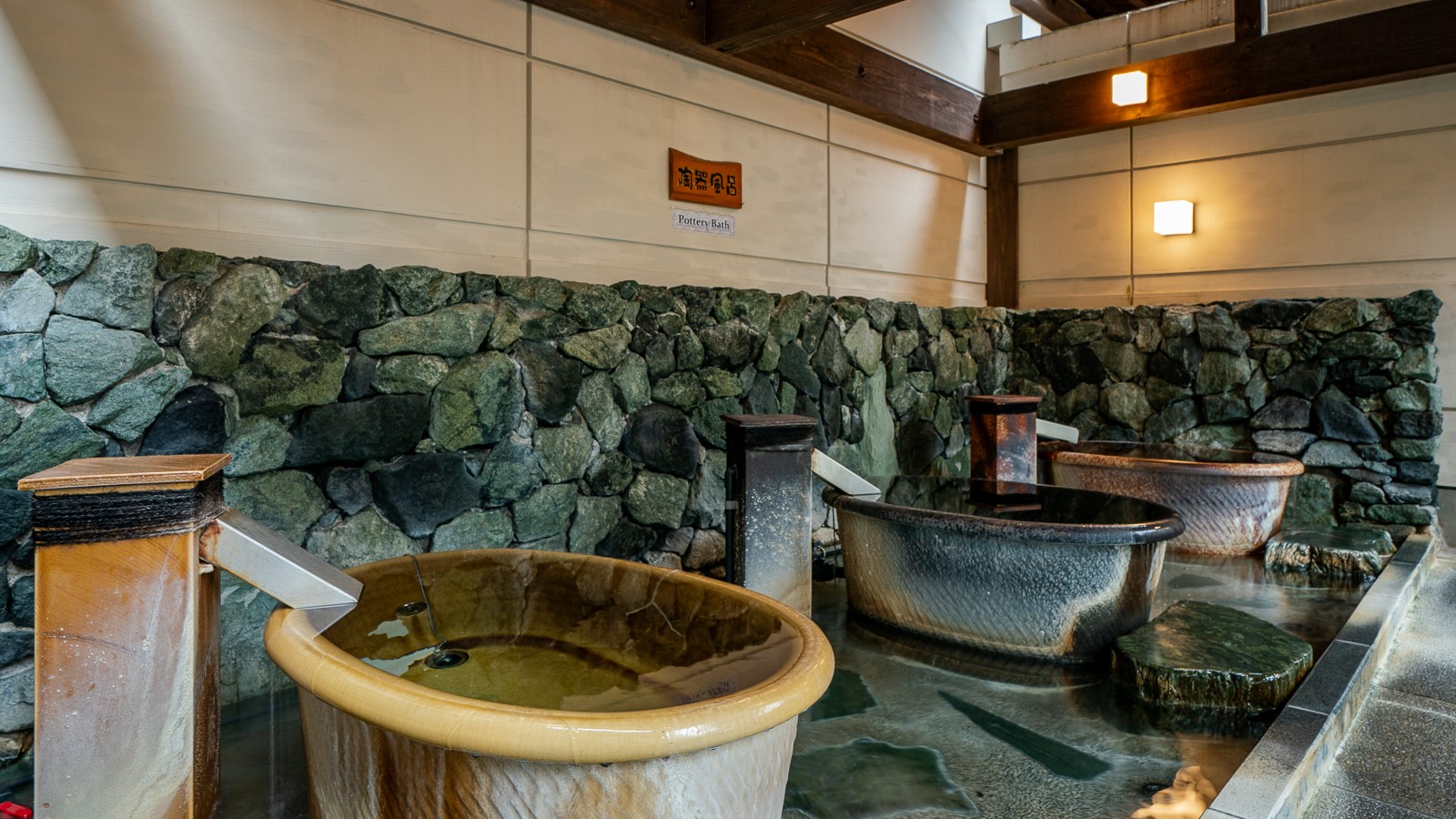 【大浴場】陶器風呂