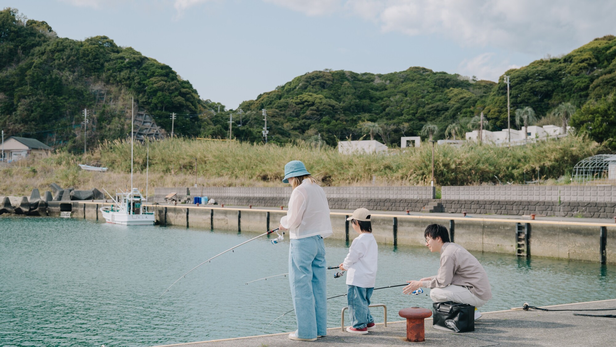 目の前の海で釣り体験♪
