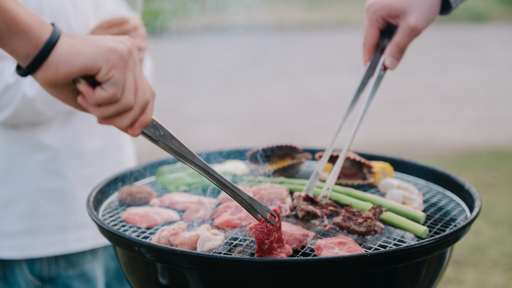こだわり食材を炭火で焼いて、アウトドアごはんを楽しもう！