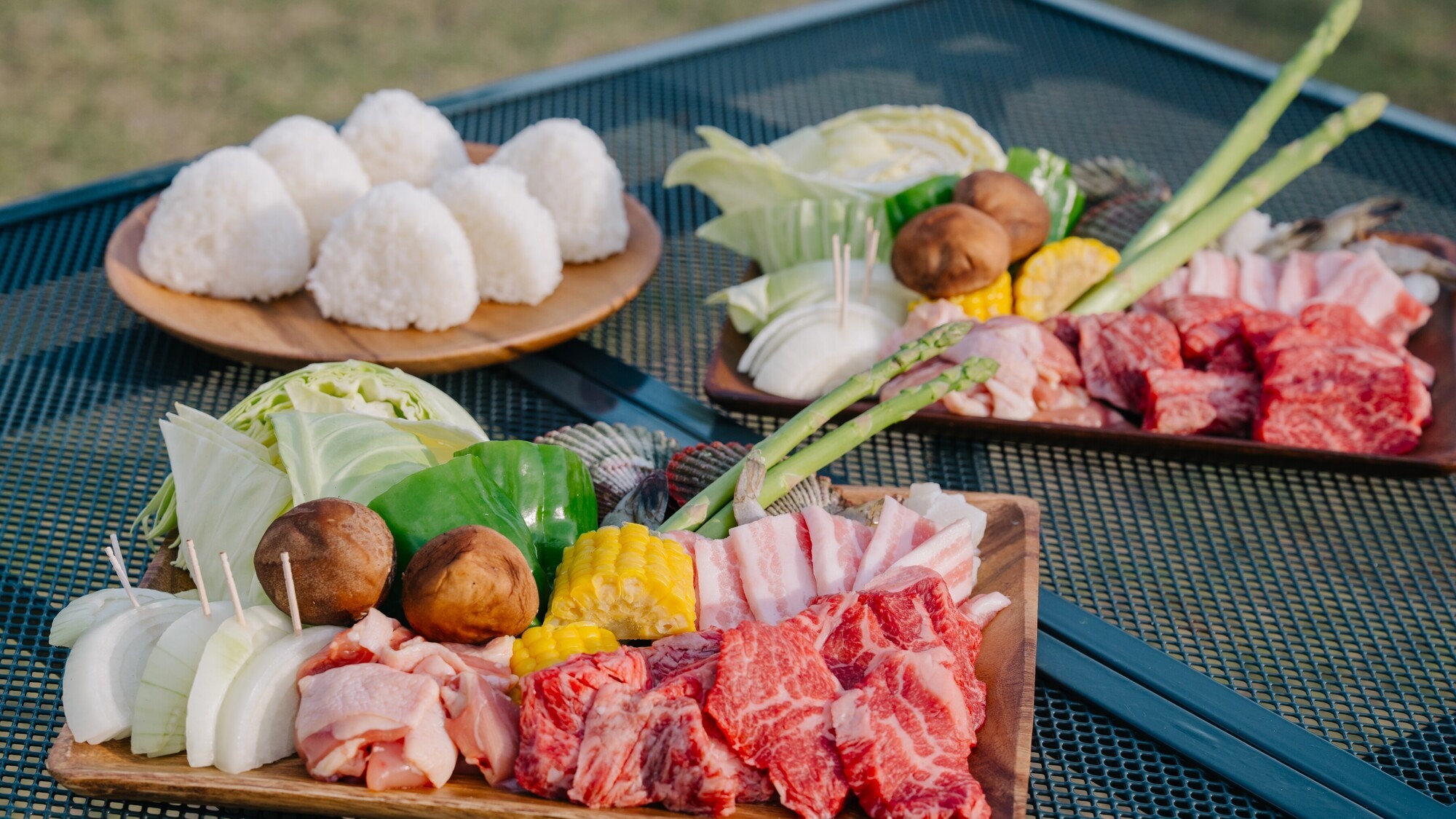 地元食材たっぷりのBBQセットで、自然の中で贅沢なひとときを。