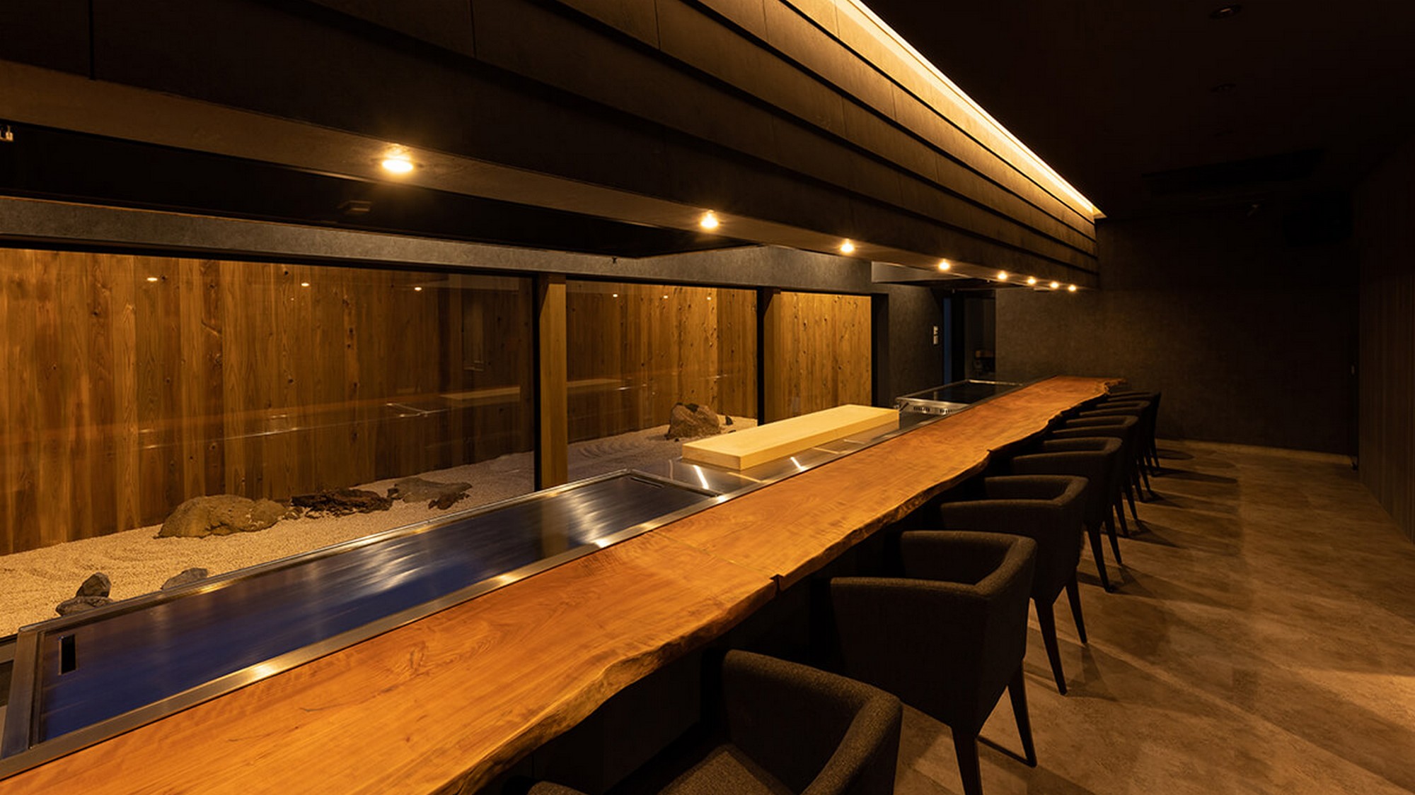 貸切のプライベートレストランで、割烹鉄板厳選コースをご堪能ください。