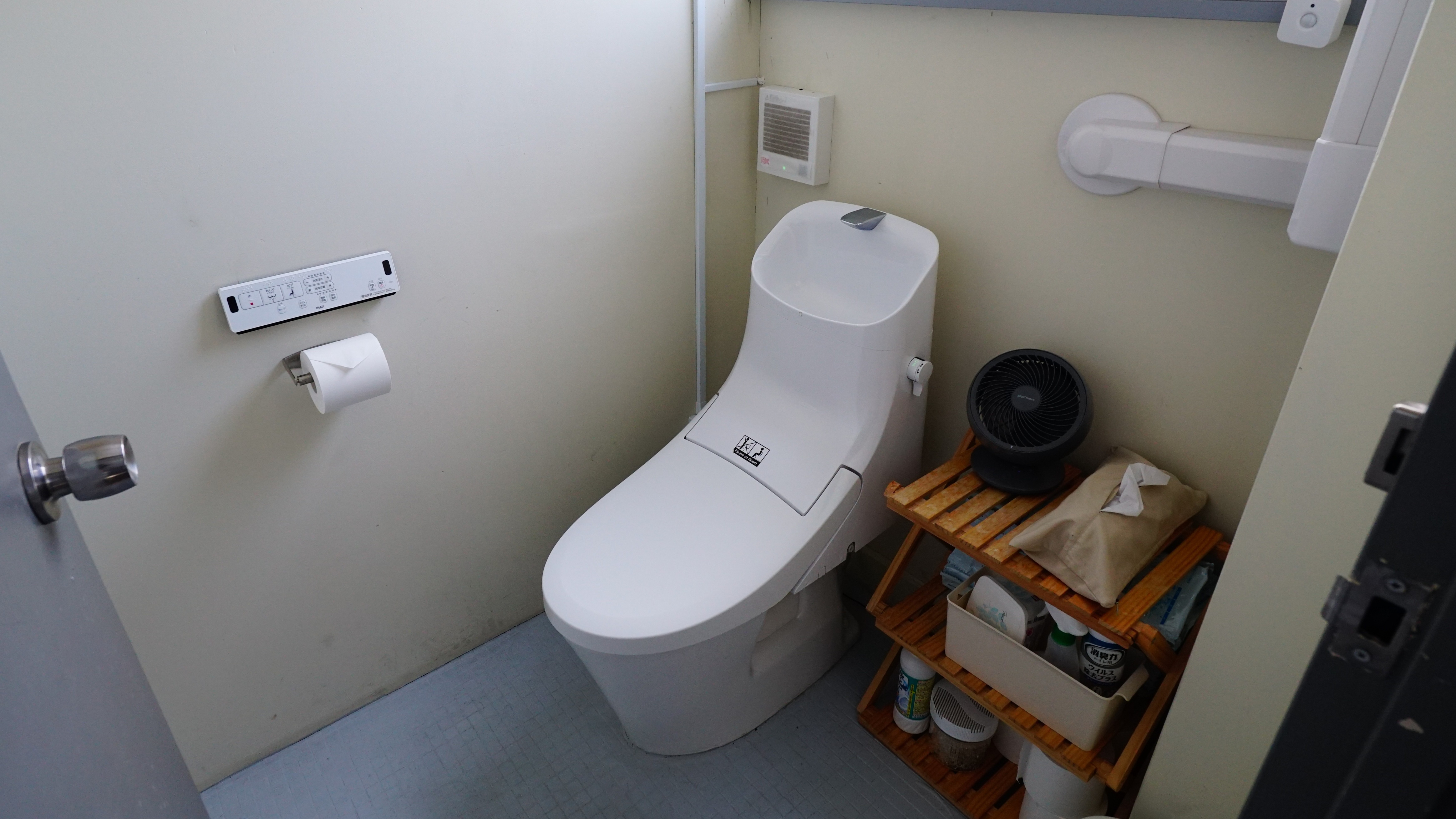 共用のトイレが２つございます。