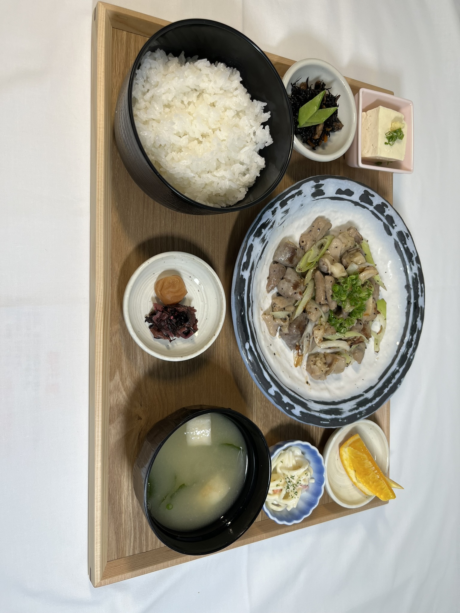 【夕食】塩豚ホルモン定食