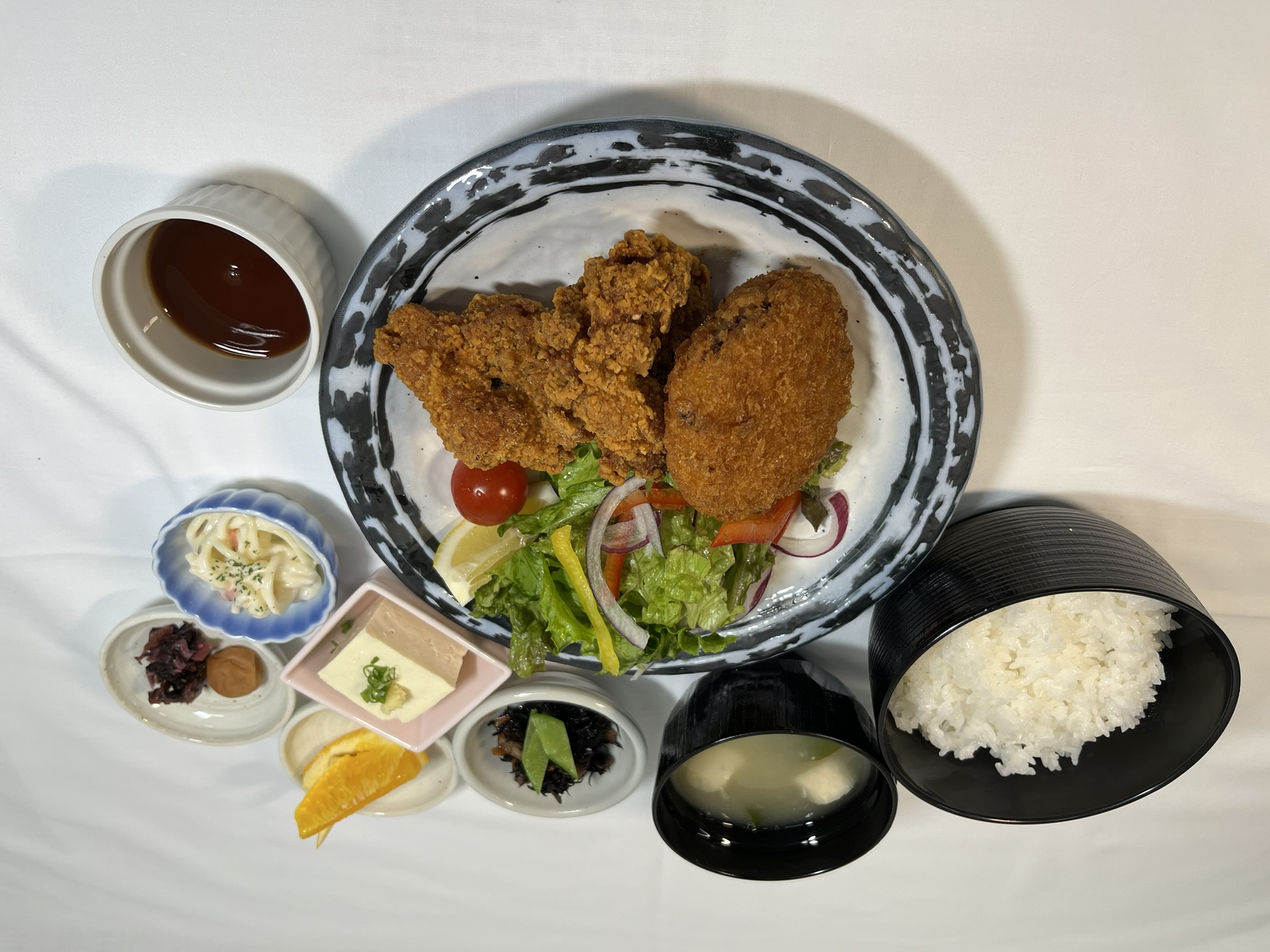 【夕食】メンチカツ・唐揚げ定食