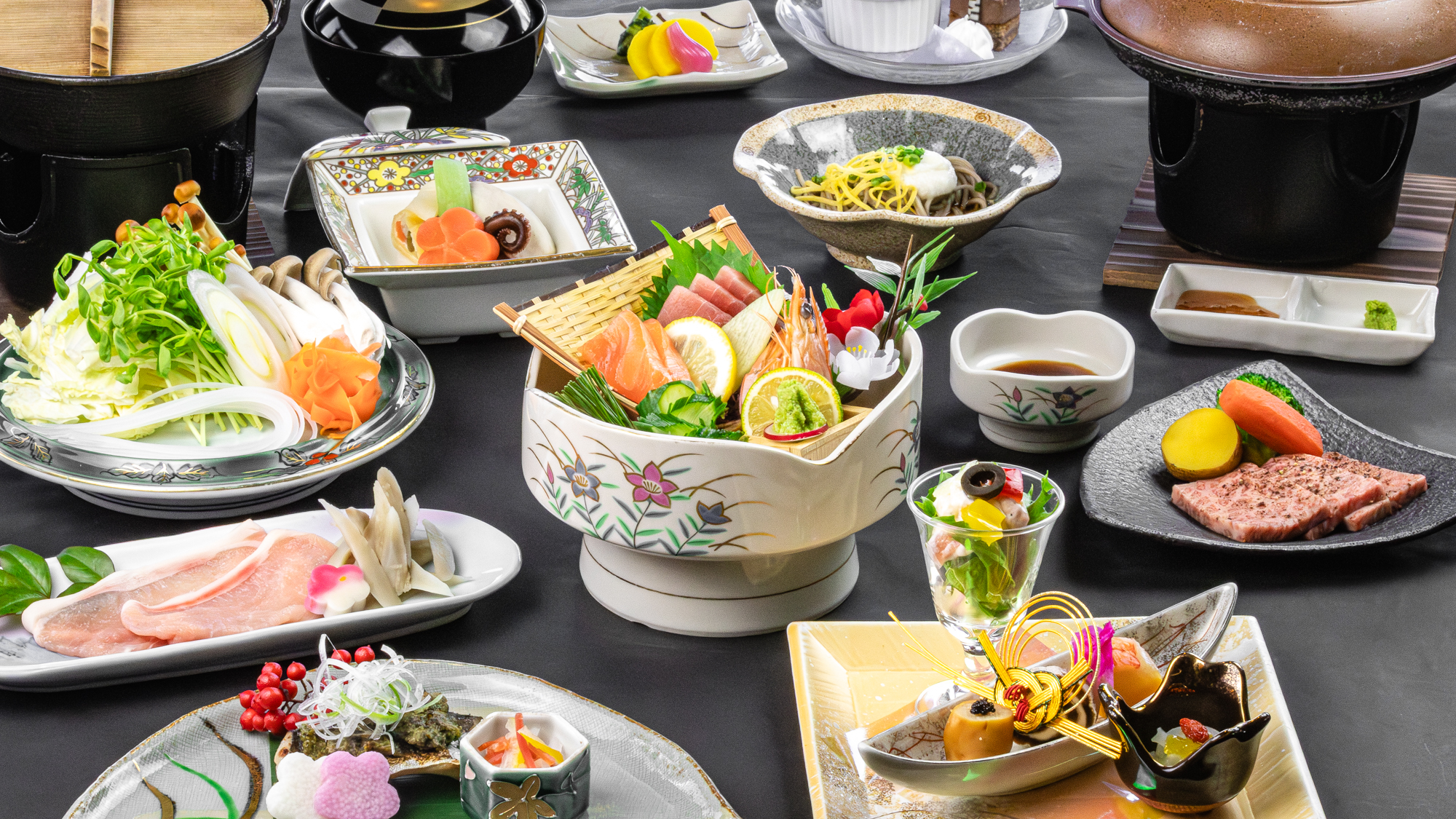 2026年1月2月《お献立の一例》長野県特産の「信州サーモン」をはじめ、旬の食材を活かした和洋折衷創作会席膳をご用意致しました♪