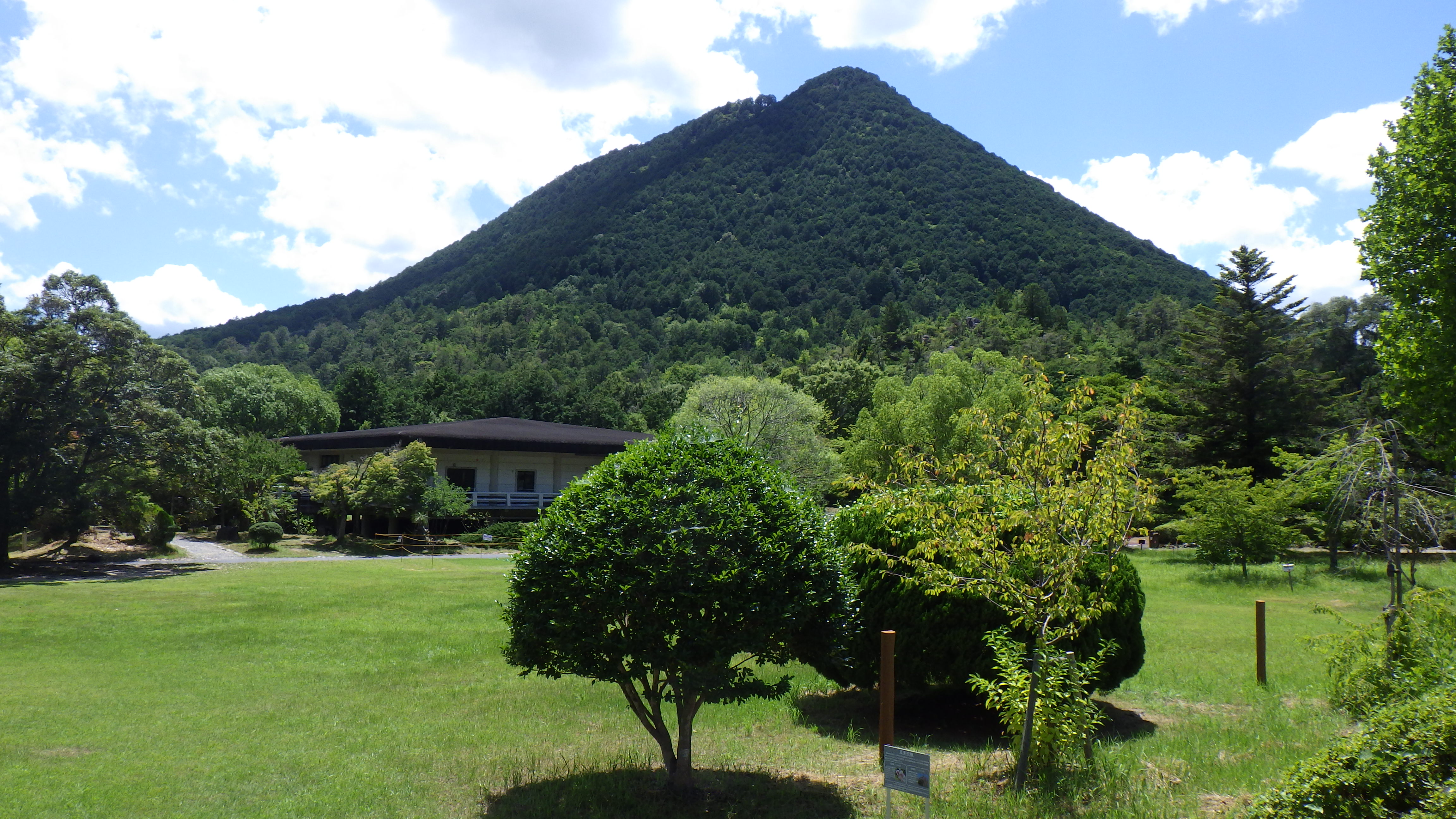 三上山