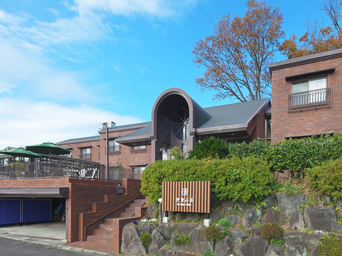 【外観】昼の伊東山荘