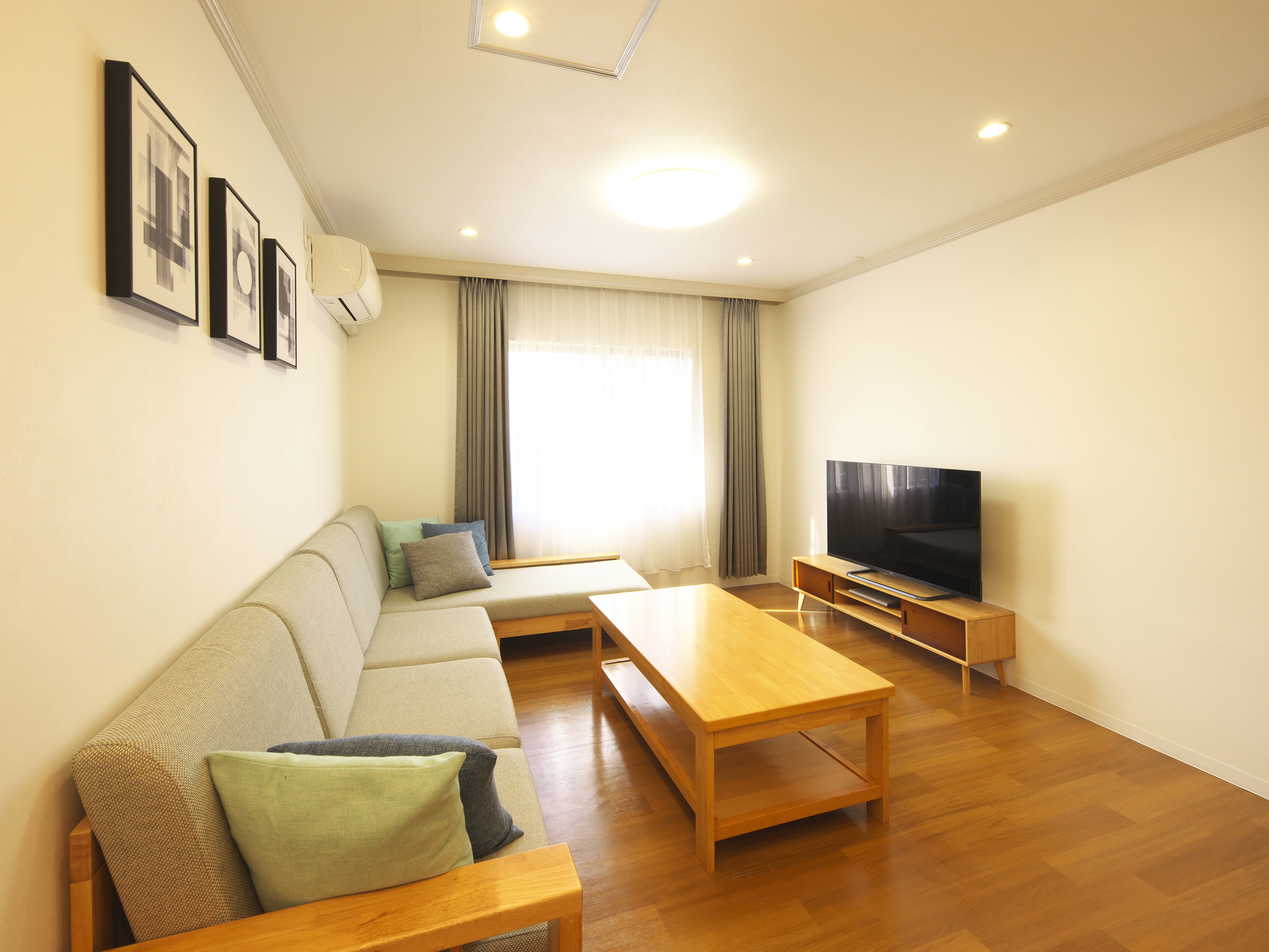 【103号室 73.5㎡】デラックス和洋室 2~5名　リビングスペース