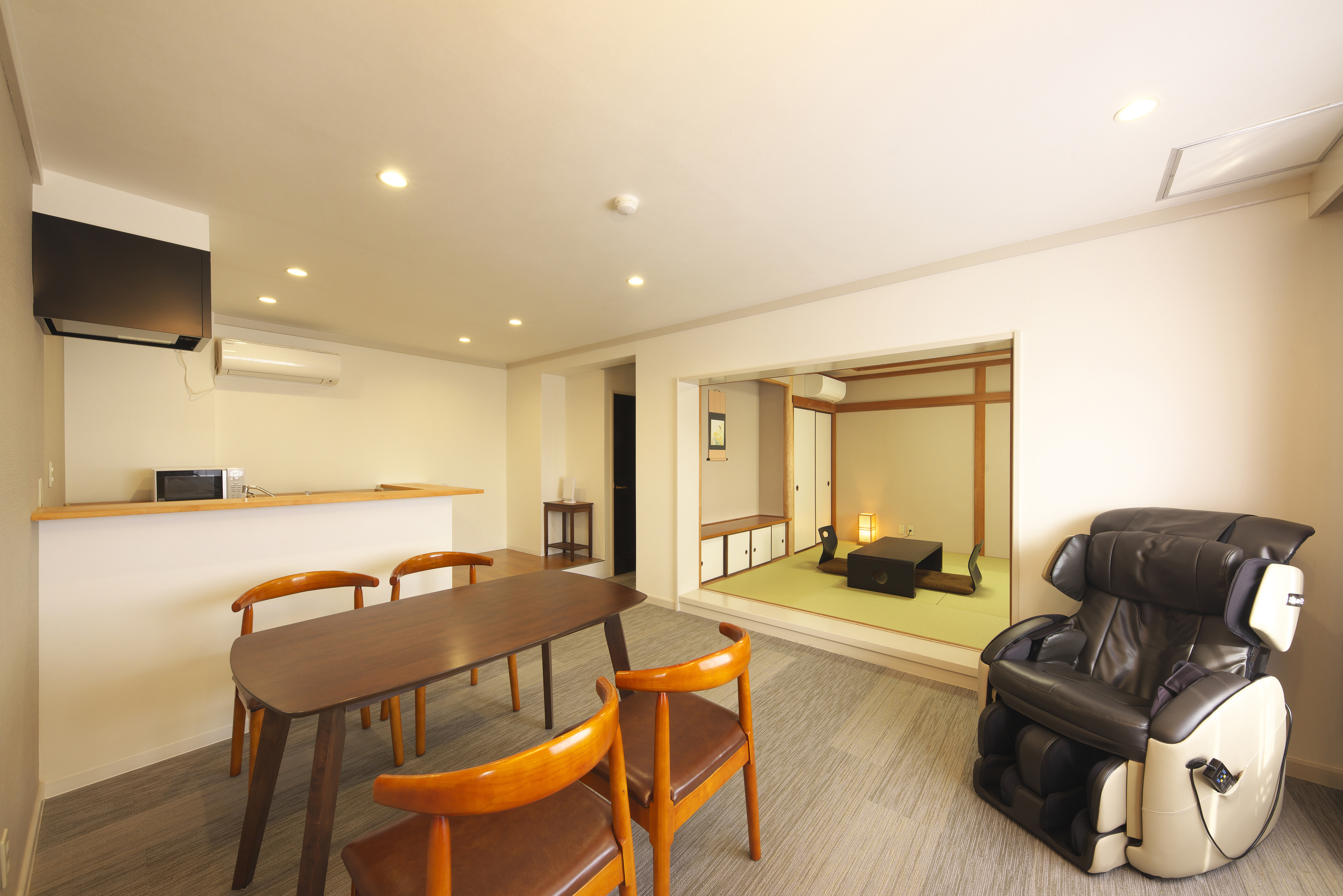 【205号室 67.2㎡】コーナースイート リビングルーム