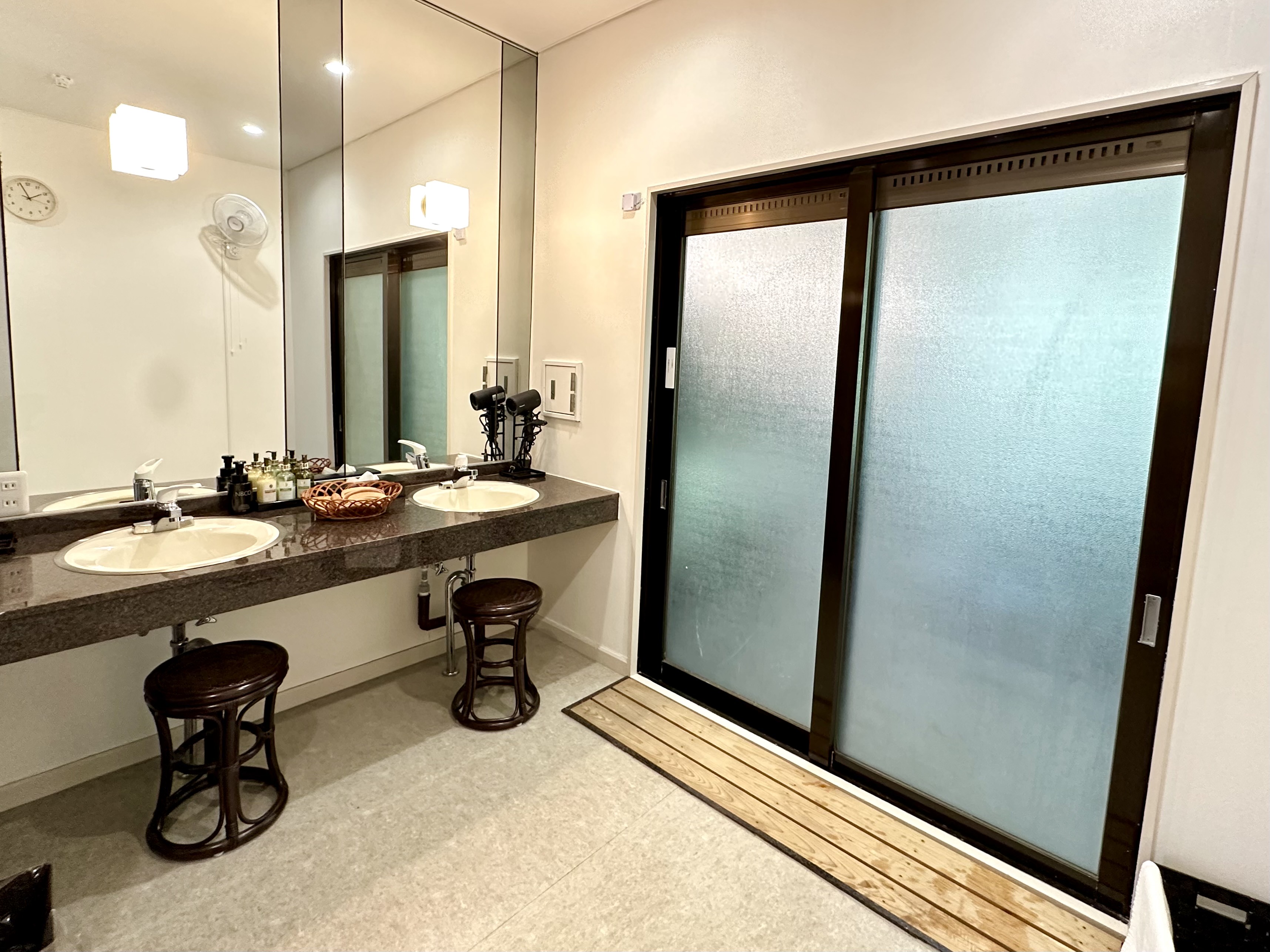 【貸切天然温泉】椿の湯脱衣場