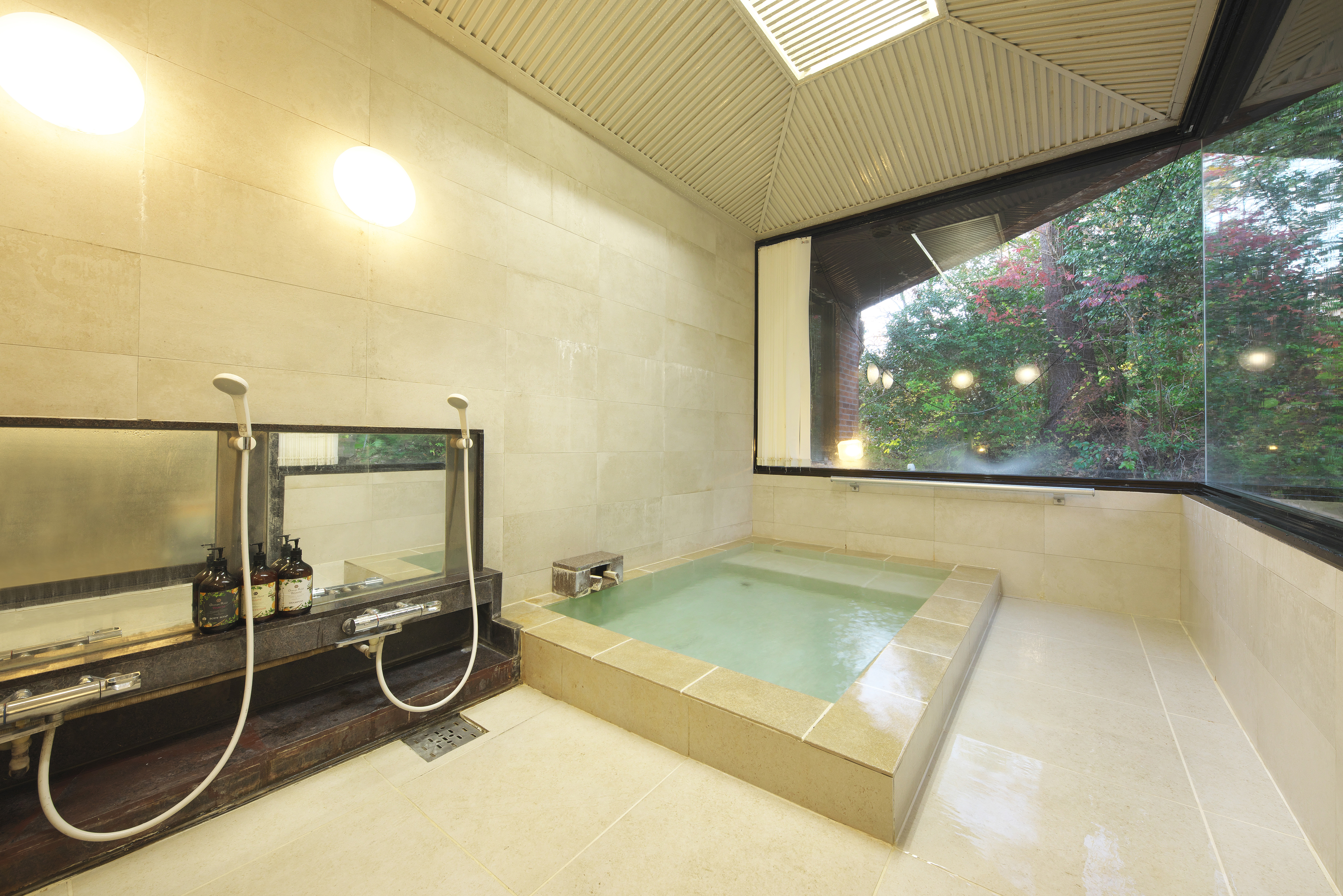 【貸切天然温泉】紅葉の湯