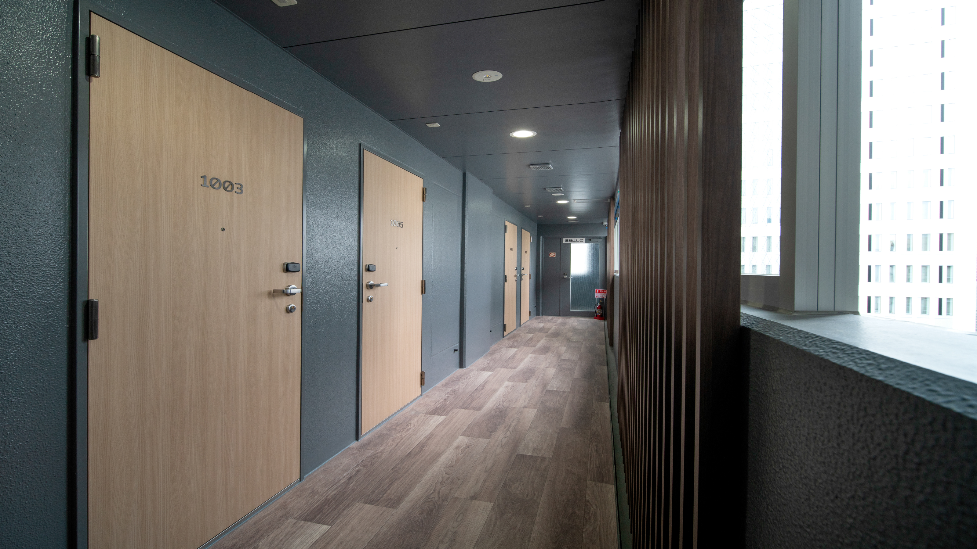 【客室外廊下】